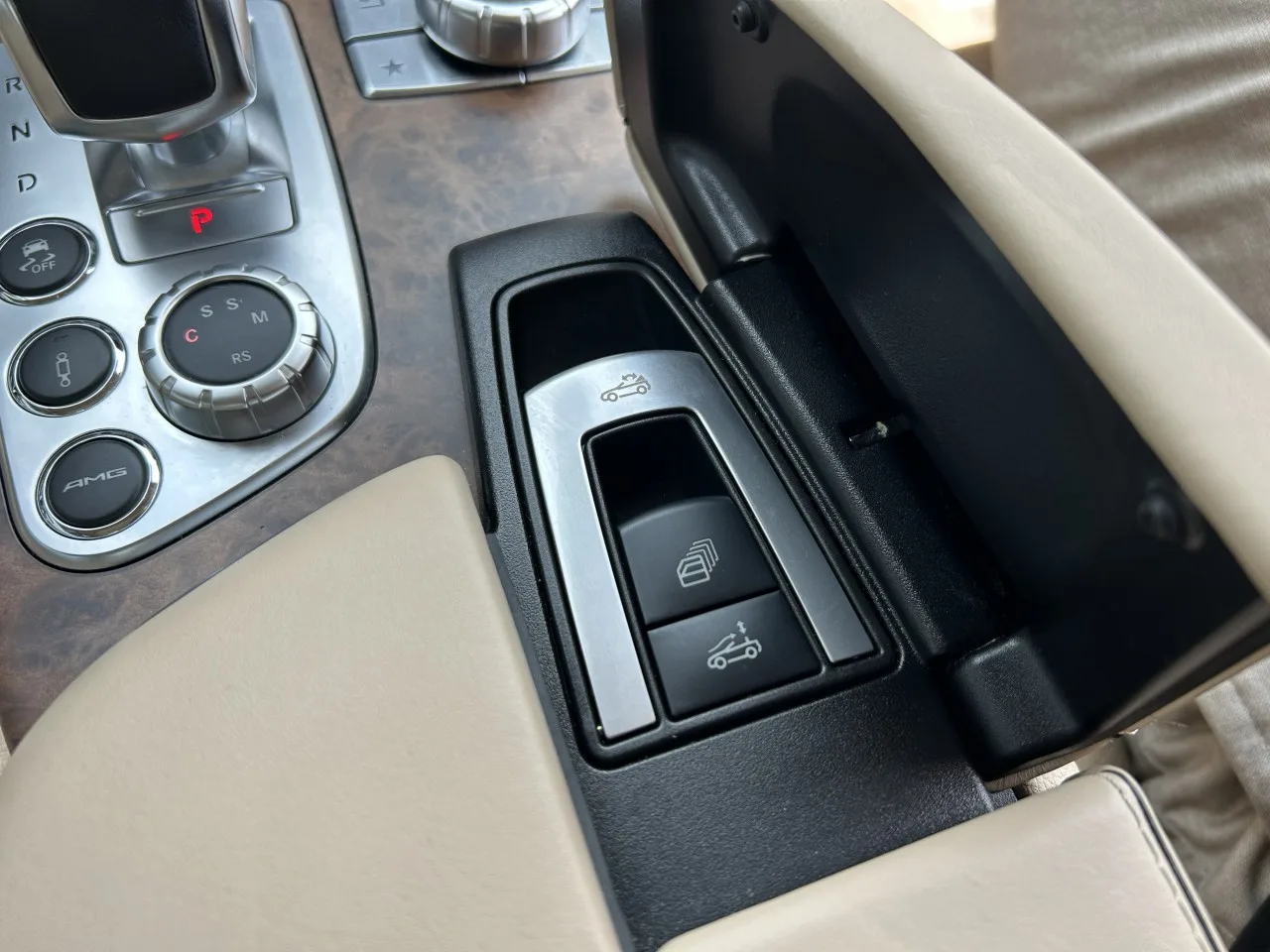 2013 Mercedes-AMG SL 63 Roadster angeboten von einem Fachhändler in Písek, Tschechien, Foto 35 von 42