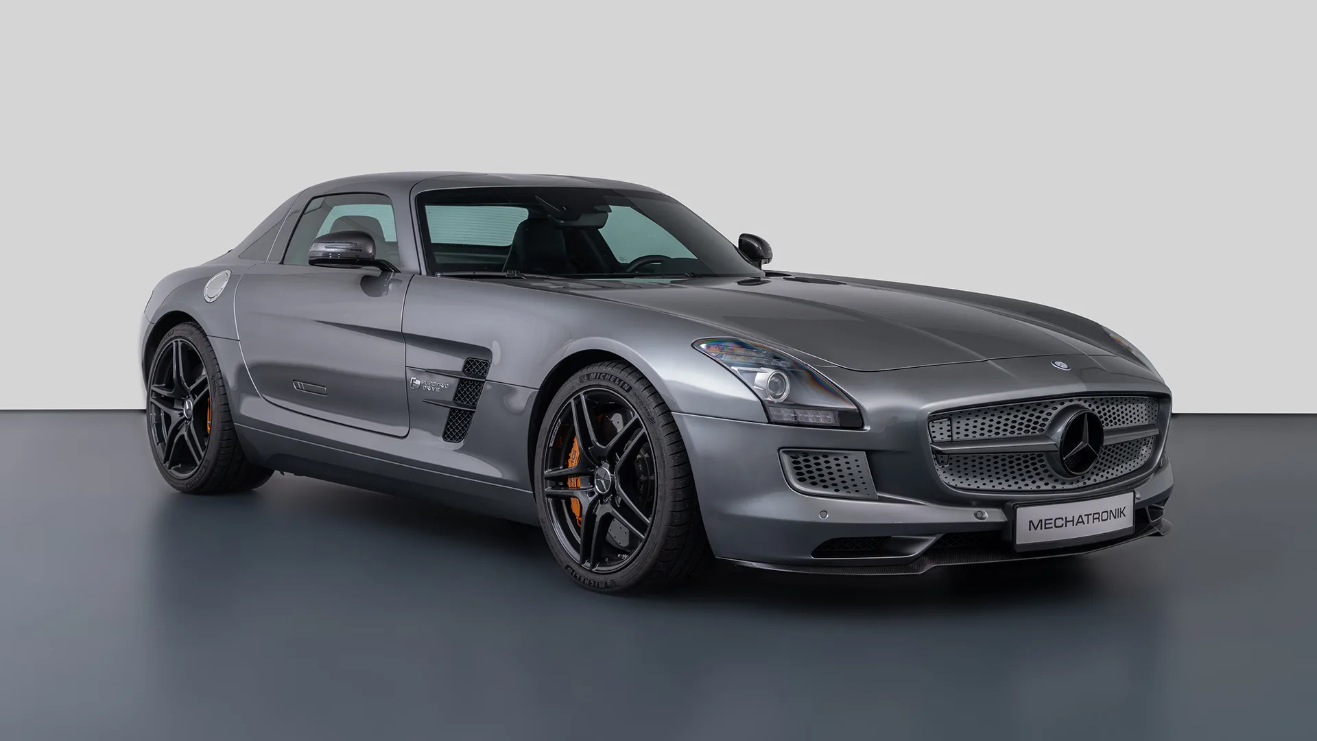 2013 Mercedes-AMG SLS Electric Drive proposée par un concessionnaire spécialisé à Pleidelsheim, Allemagne, photo principale