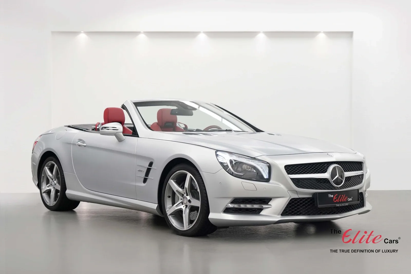 2013 Mercedes-Benz SL 500 AMG offered by a specialist dealer in Dubai, United Arab Emirates, main photo