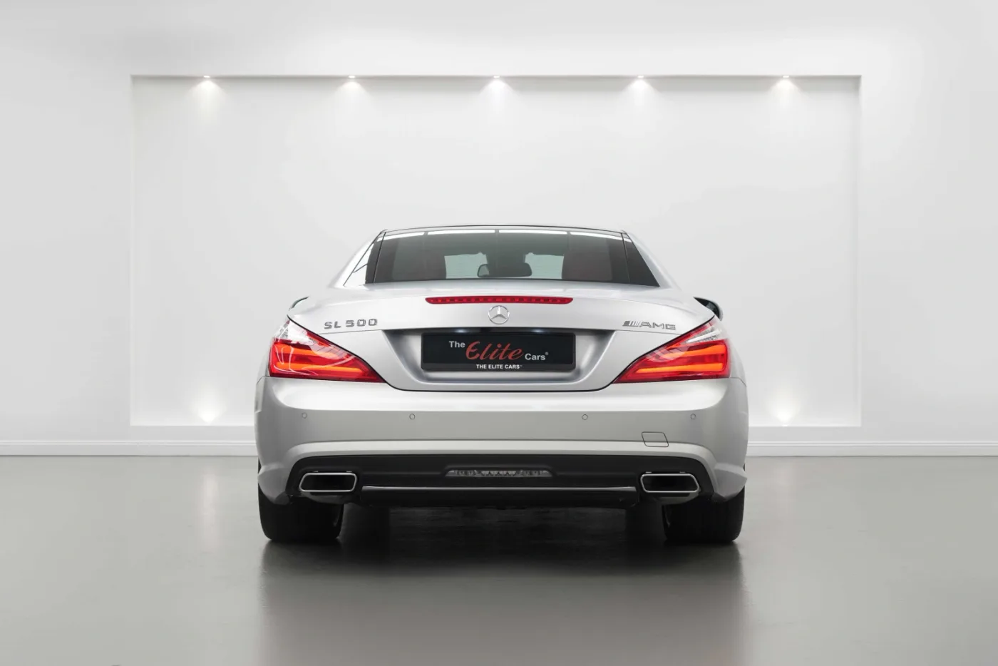 2013 Mercedes-Benz SL 500 AMG offered by a specialist dealer in Dubai, United Arab Emirates, photo 4 of 10