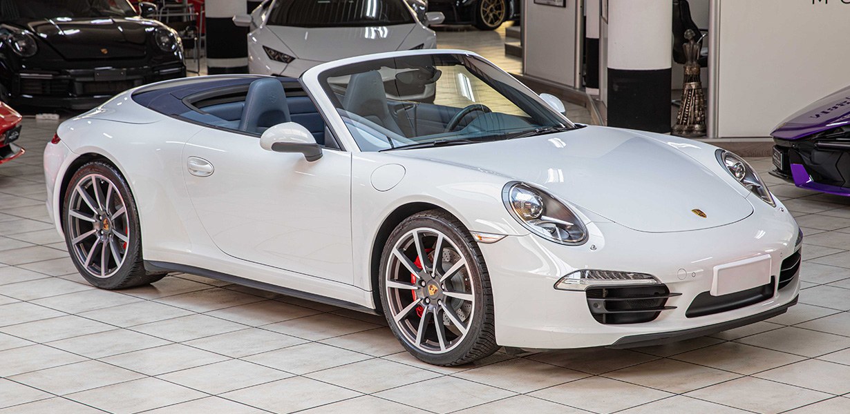 2013 Porsche 911 Carrera 4S Cabriolet proposée par un concessionnaire spécialisé à Milan, Italie, photo principale