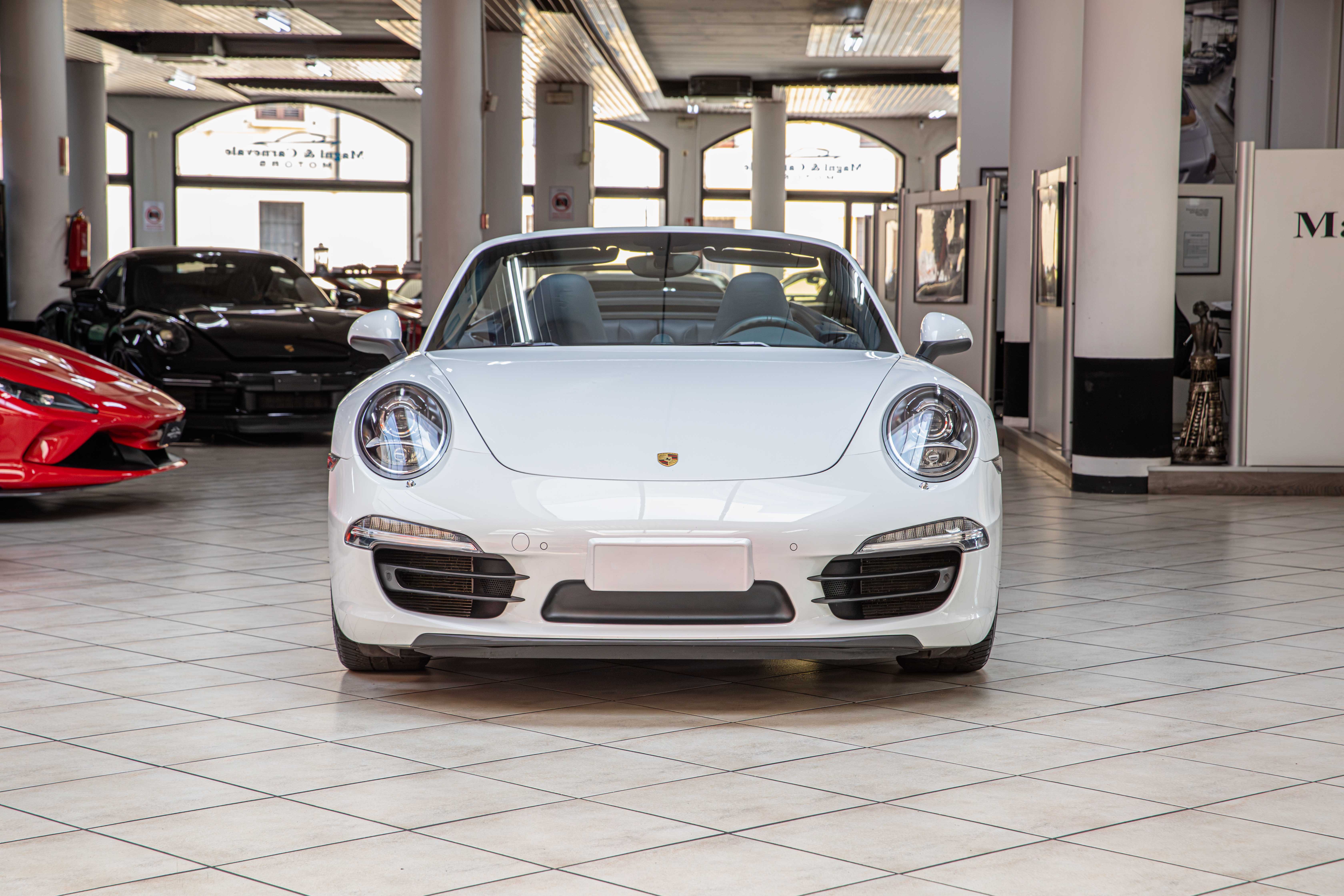 2013 Porsche 911 Carrera 4S Cabriolet proposée par un concessionnaire spécialisé à Milan, Italie, photo 6 sur 20
