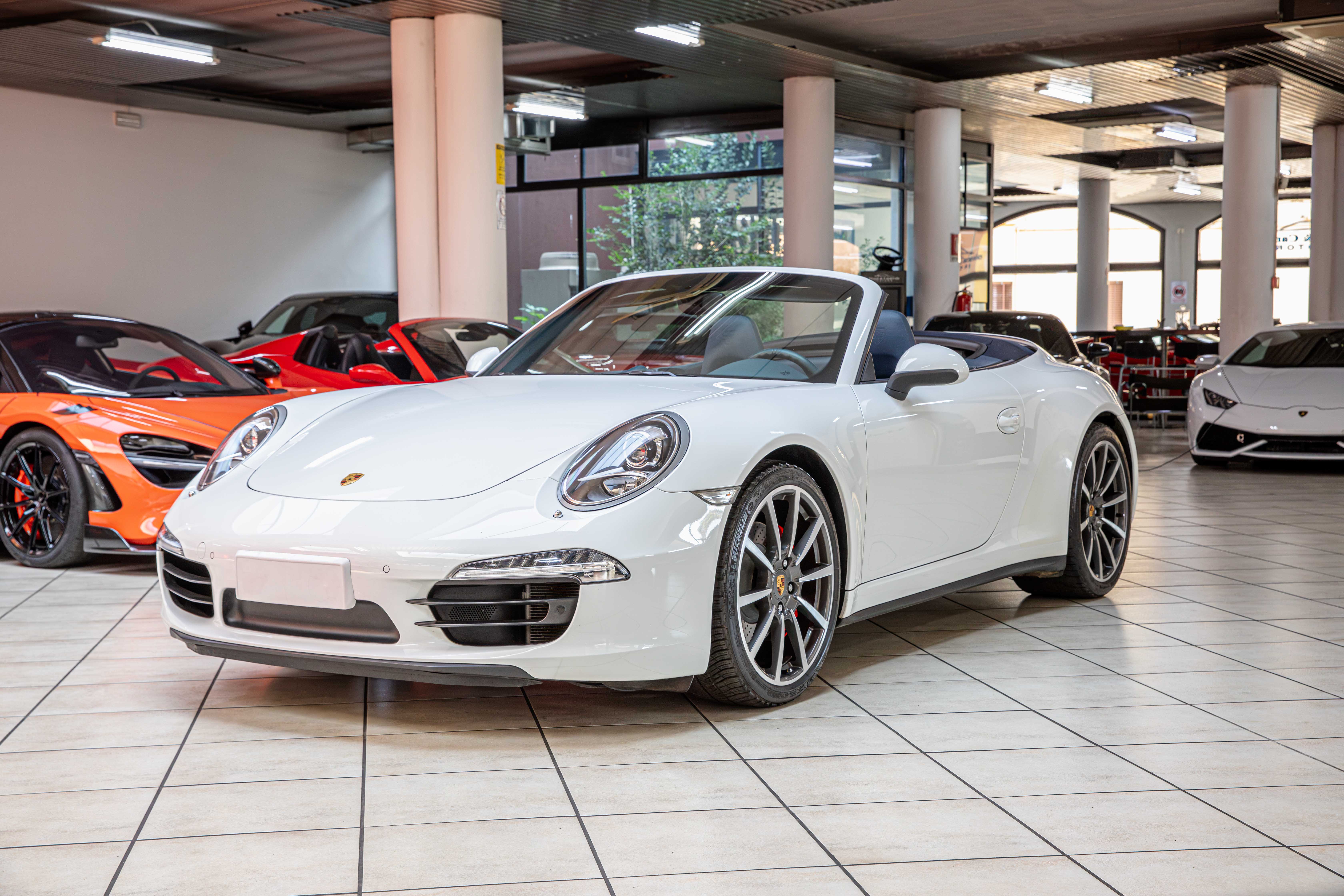 2013 Porsche 911 Carrera 4S Cabriolet proposée par un concessionnaire spécialisé à Milan, Italie, photo 7 sur 20