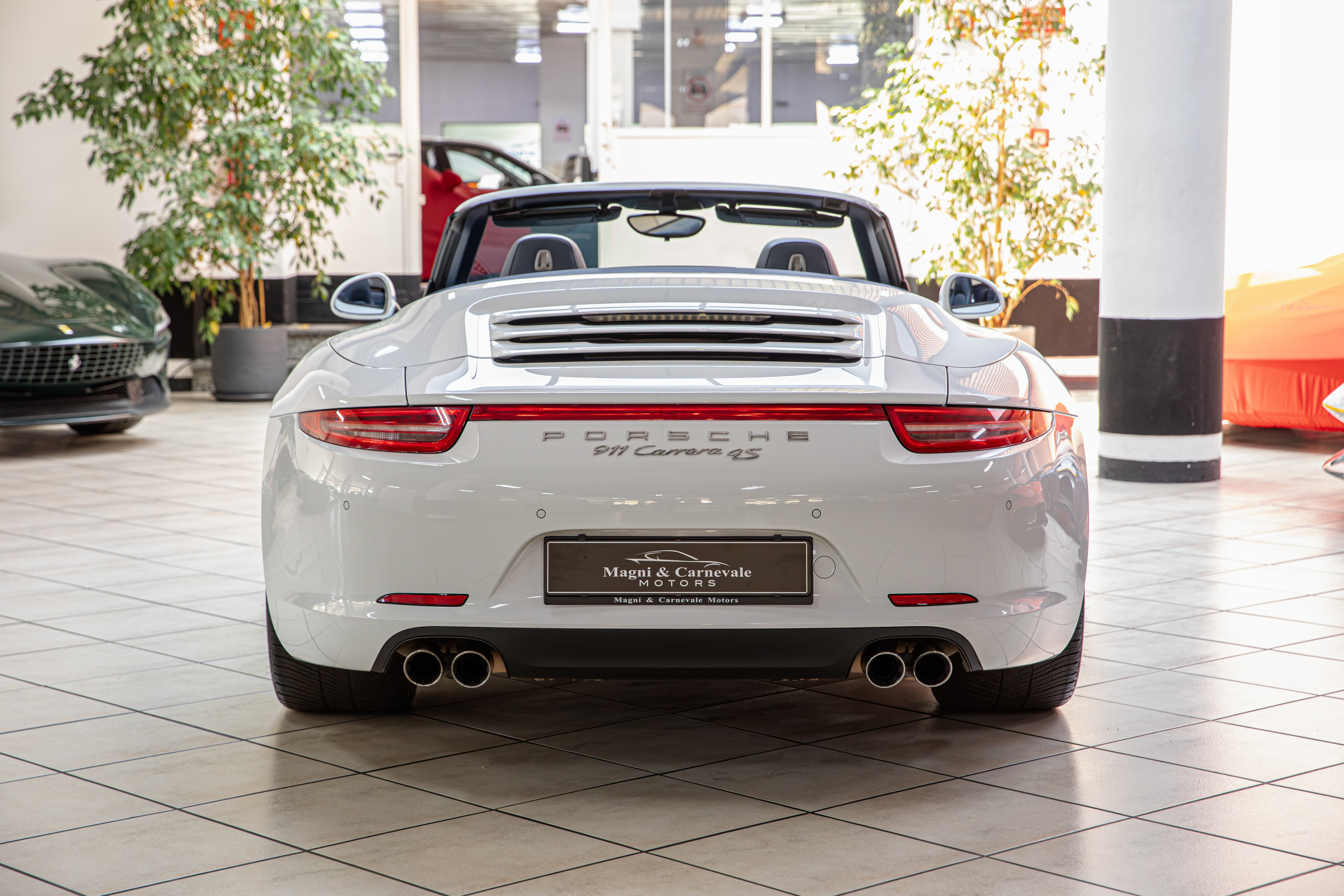 2013 Porsche 911 Carrera 4S Cabriolet proposée par un concessionnaire spécialisé à Milan, Italie, photo 10 sur 20