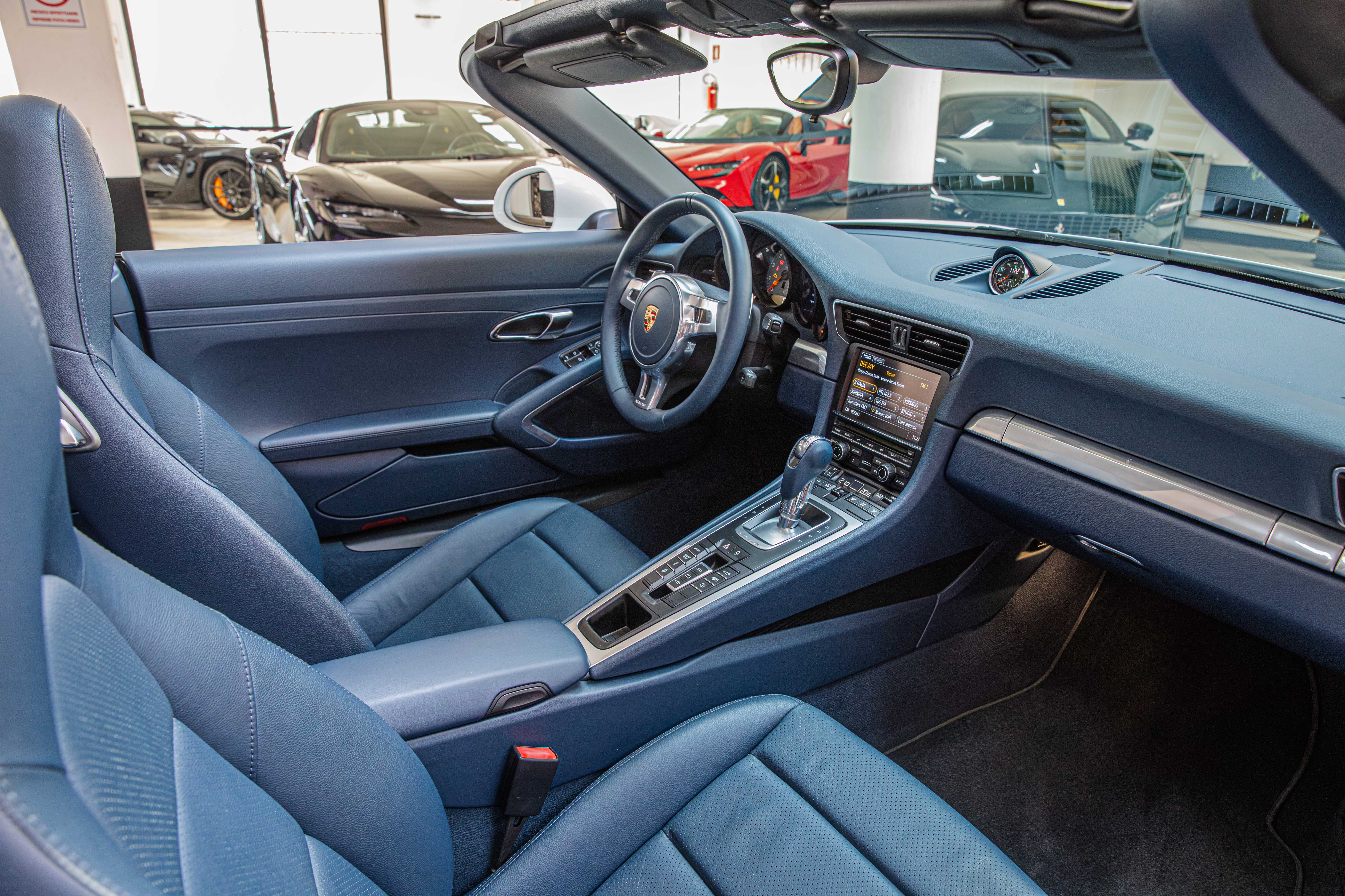 2013 Porsche 911 Carrera 4S Cabriolet proposée par un concessionnaire spécialisé à Milan, Italie, photo 15 sur 20