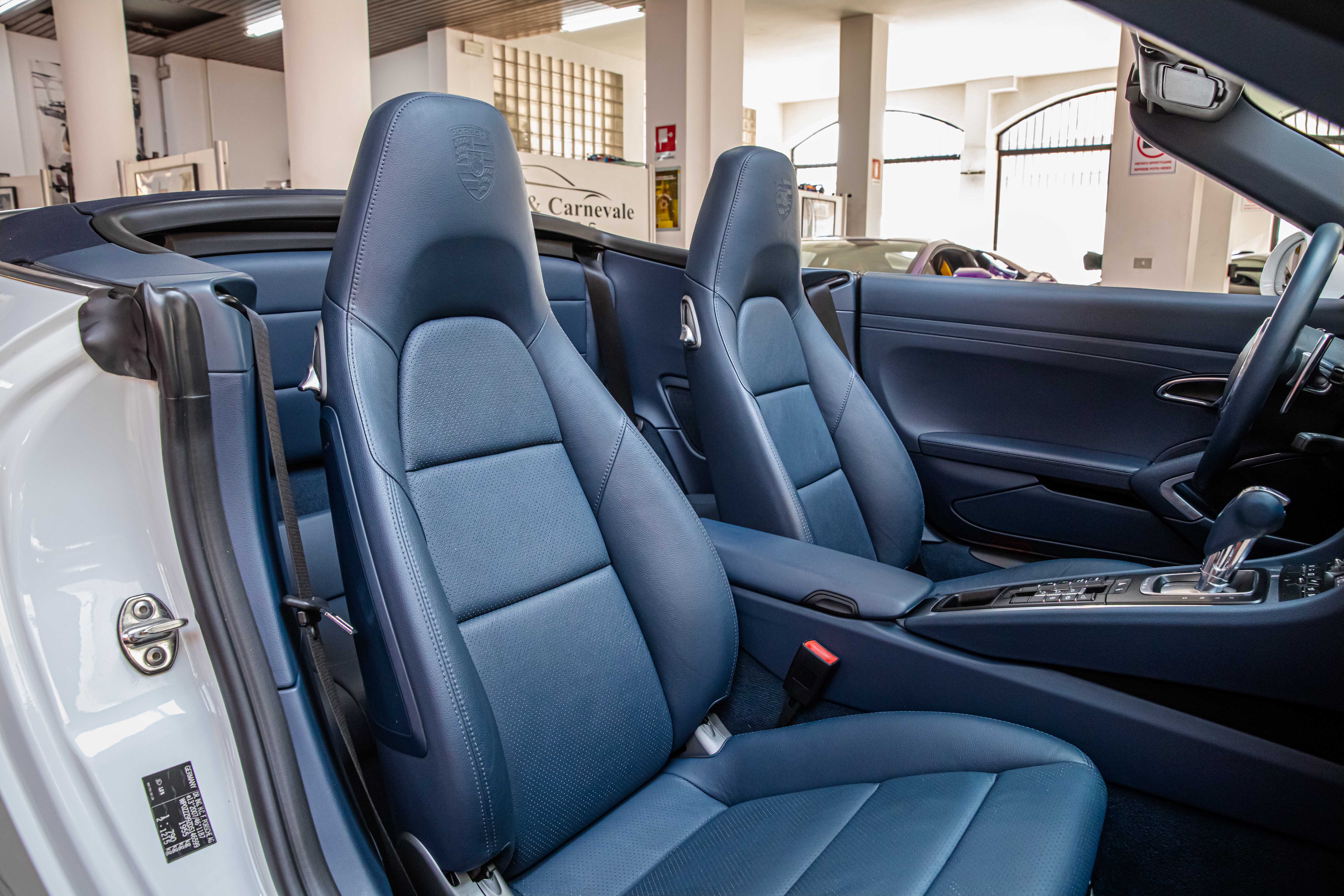2013 Porsche 911 Carrera 4S Cabriolet proposée par un concessionnaire spécialisé à Milan, Italie, photo 16 sur 20