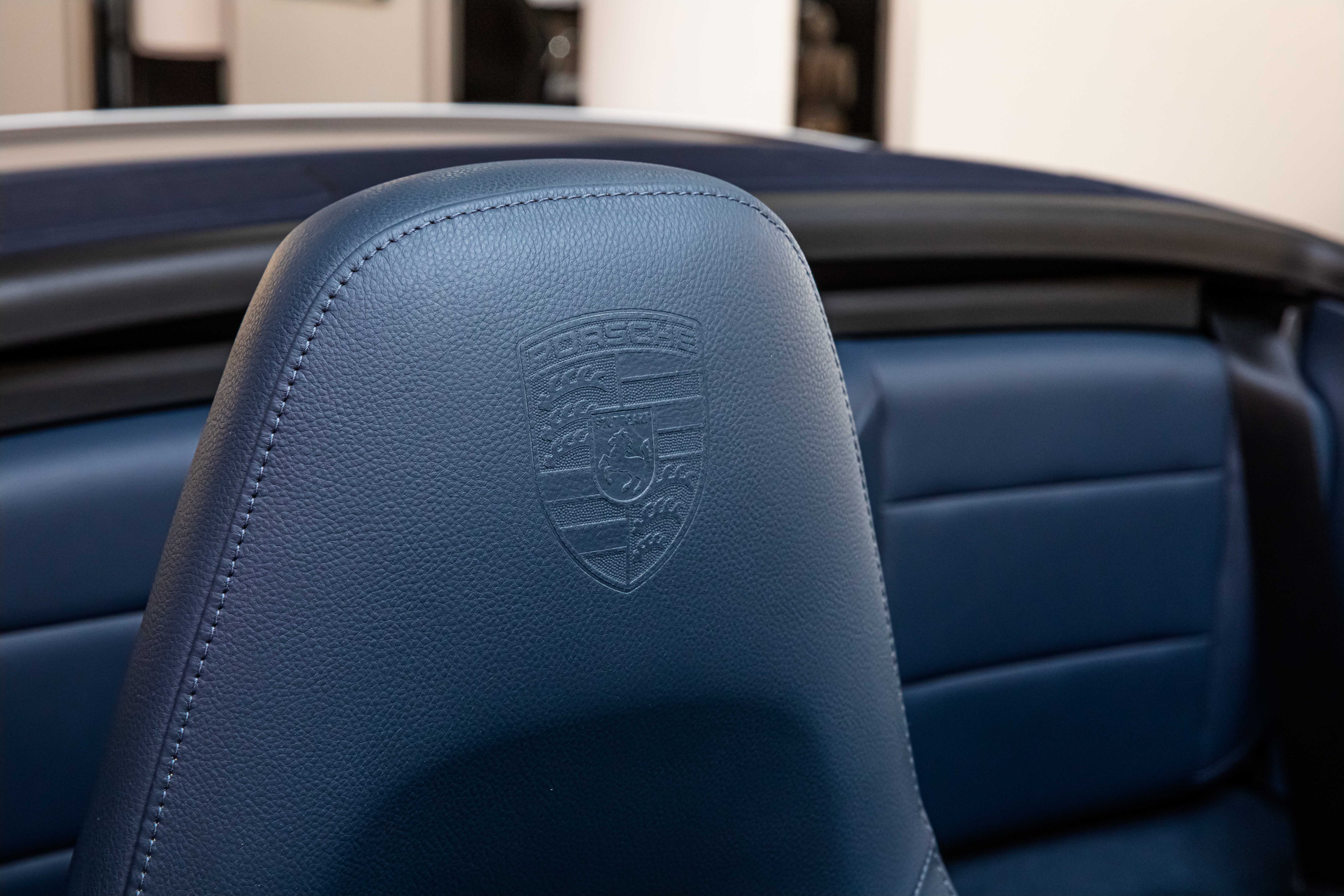 2013 Porsche 911 Carrera 4S Cabriolet proposée par un concessionnaire spécialisé à Milan, Italie, photo 17 sur 20