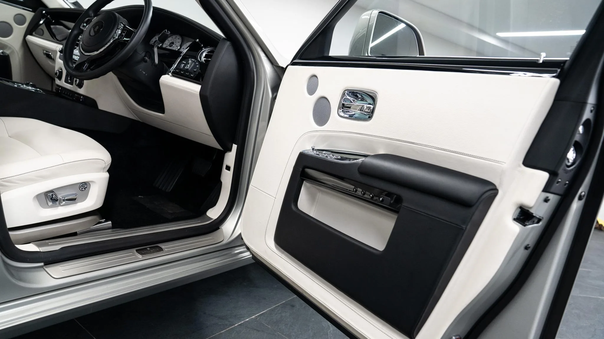2013 Rolls-Royce Ghost, 26/30