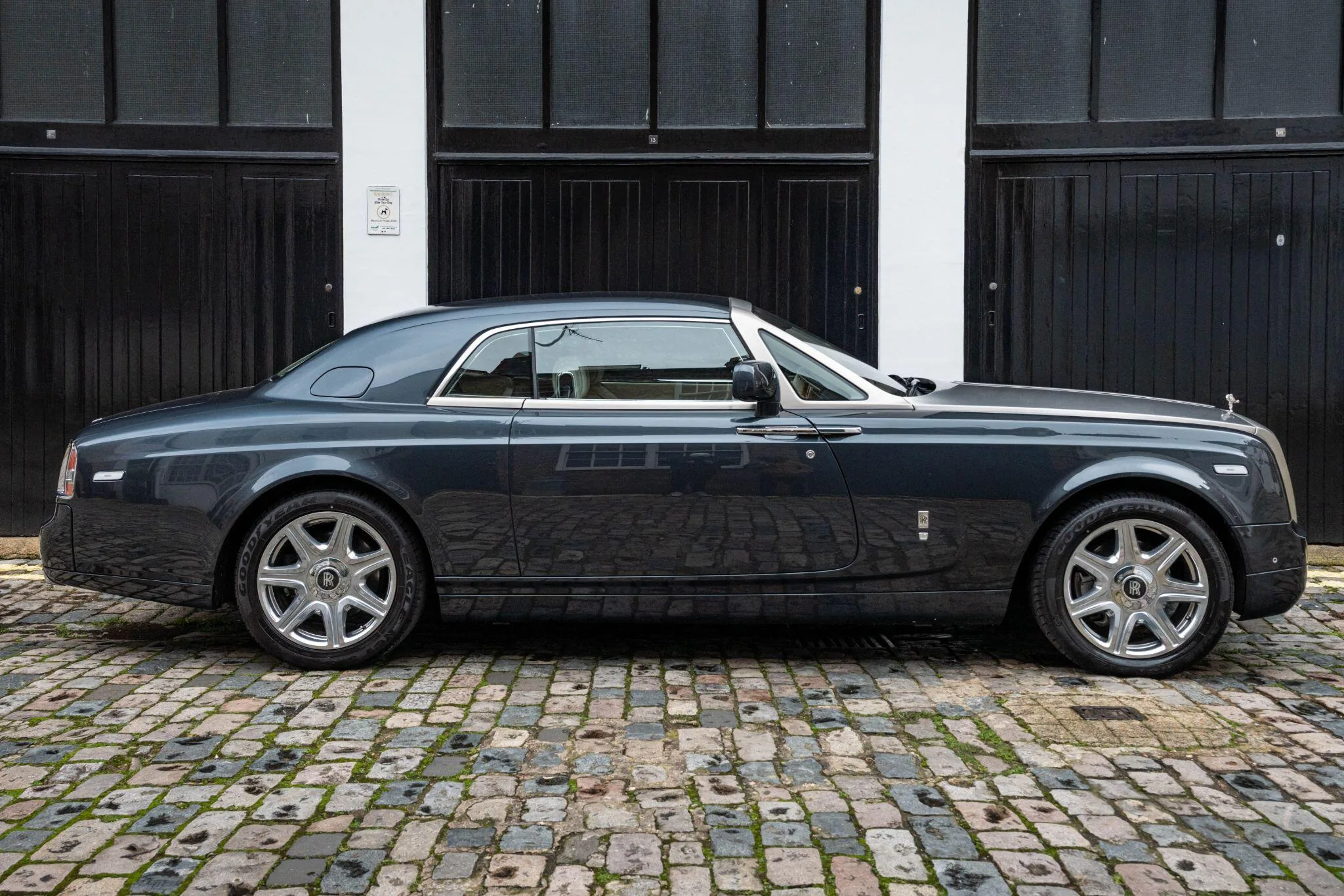 2013 Rolls-Royce Phantom Coupé Series II, 2/30