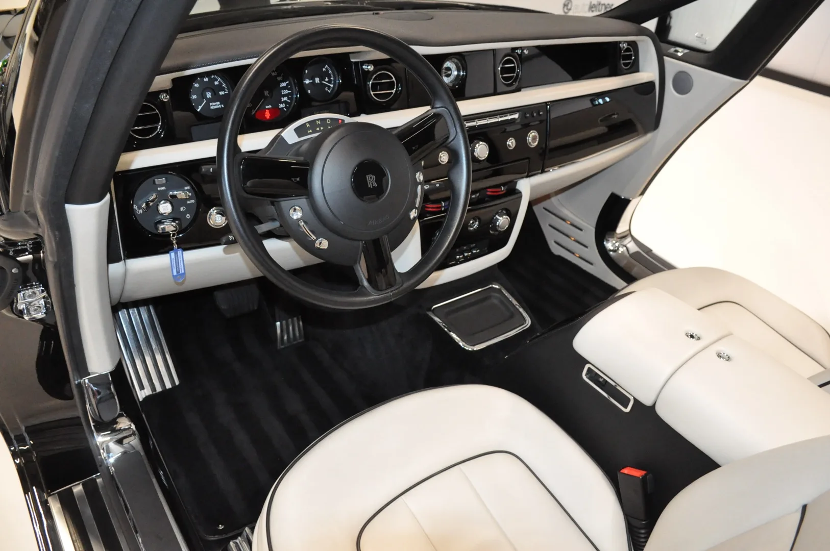 2013 Rolls-Royce Phantom Drophead Coupé Series II, 2/30