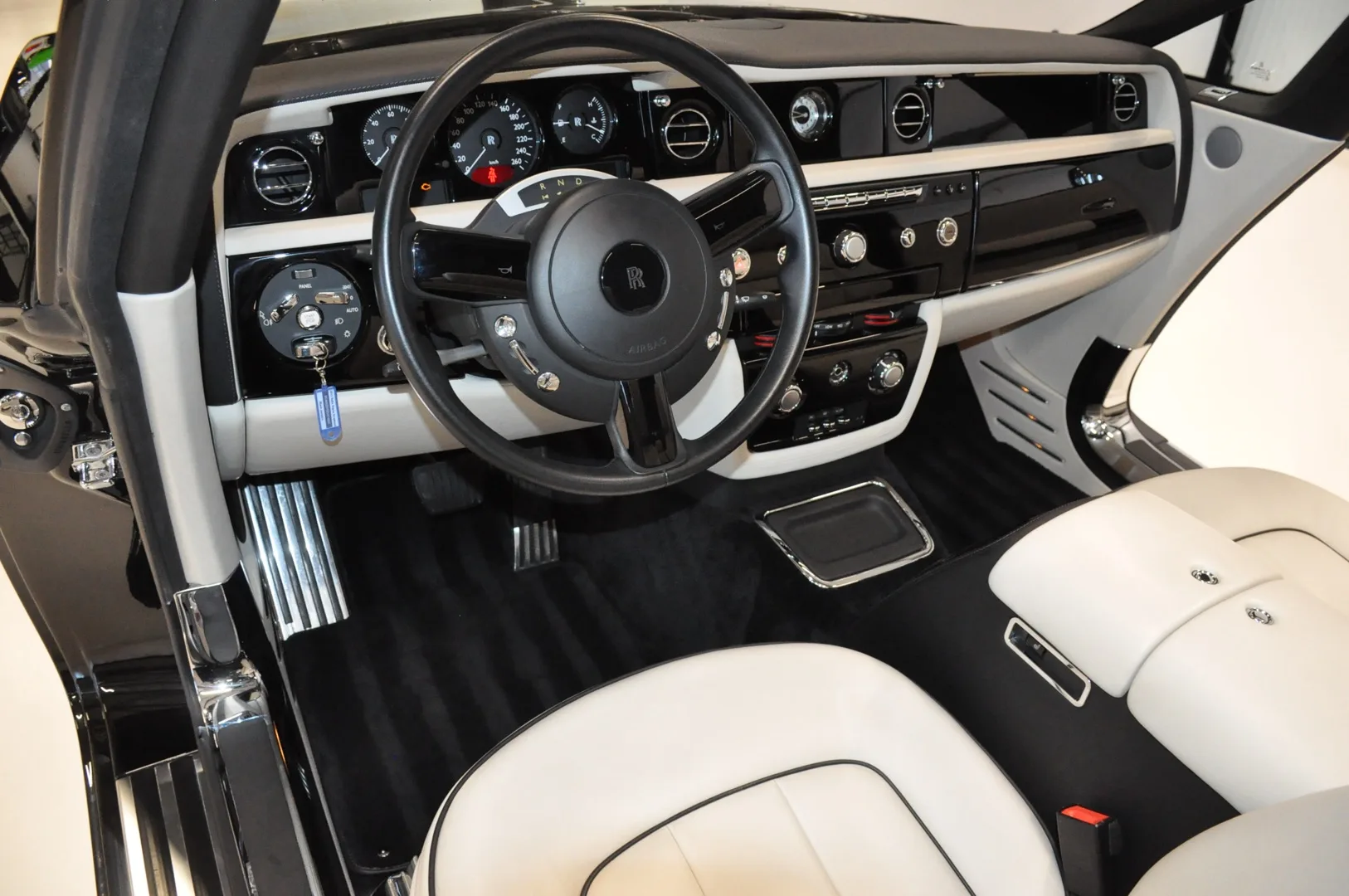 2013 Rolls-Royce Phantom Drophead Coupé Series II, 8/30