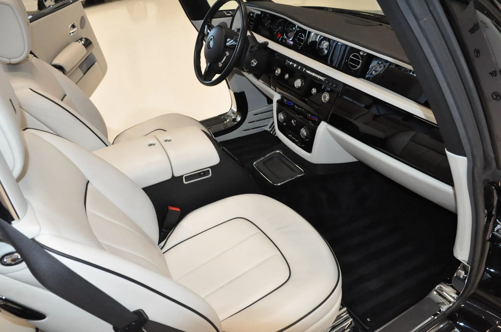 2013 Rolls-Royce Phantom Drophead Coupé Series II, 12/30