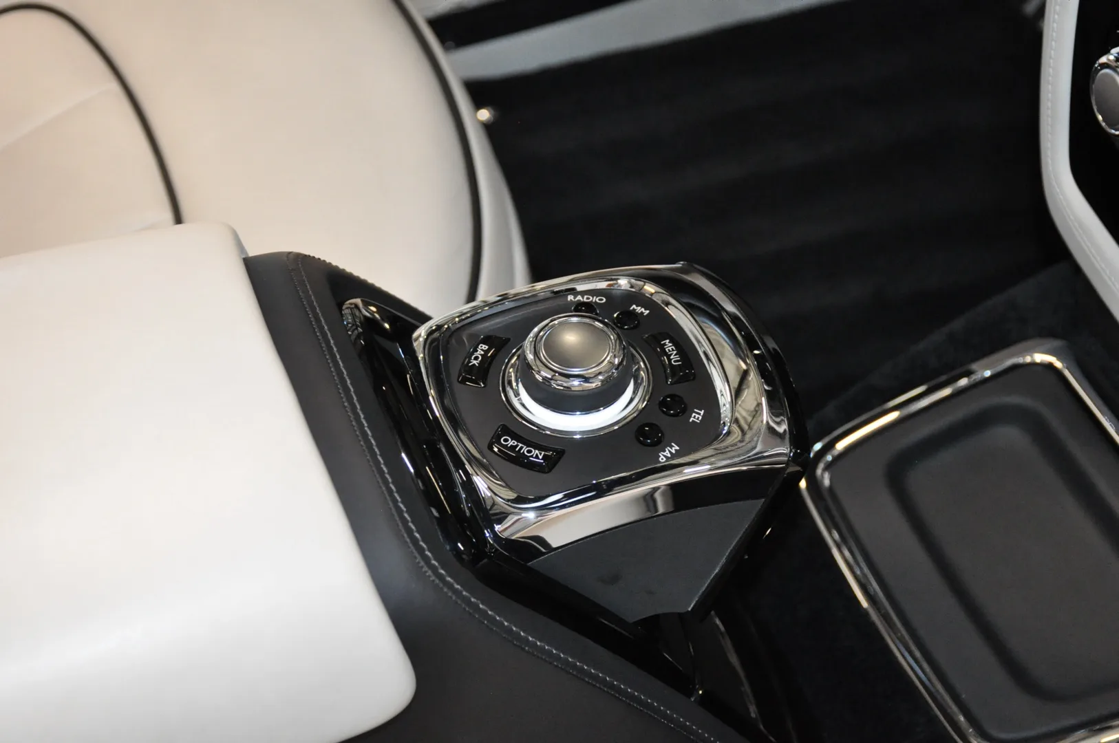 2013 Rolls-Royce Phantom Drophead Coupé Series II, 16/30