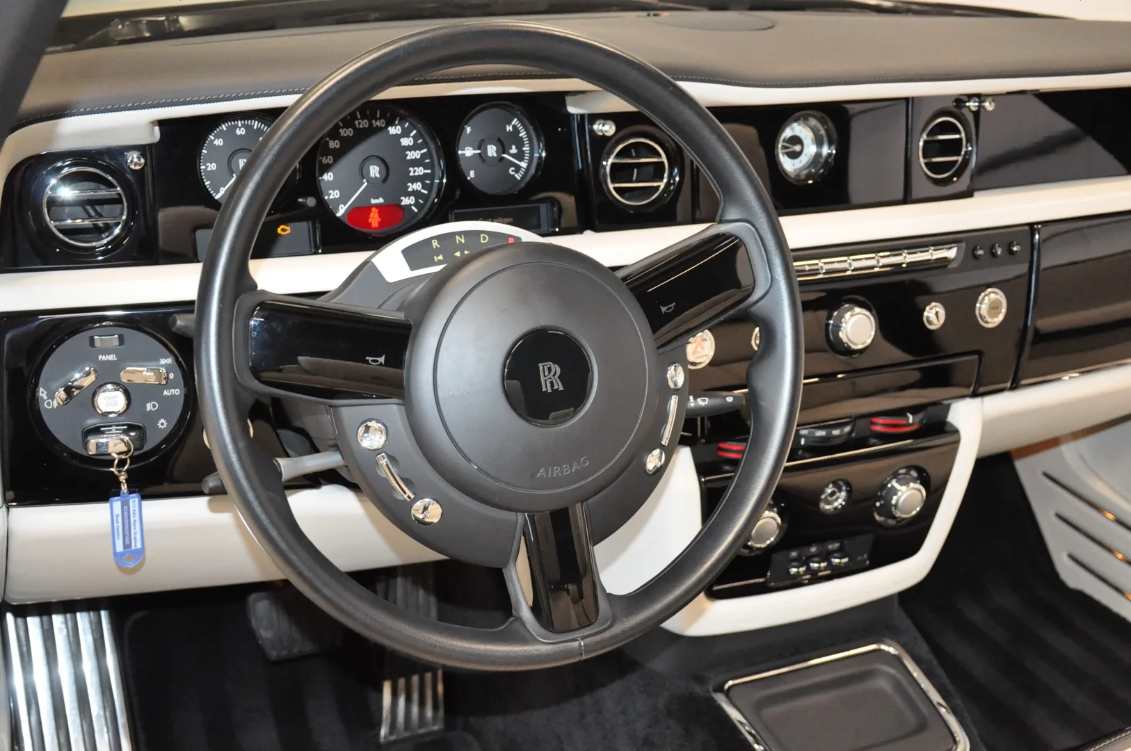 2013 Rolls-Royce Phantom Drophead Coupé Series II, 20/30