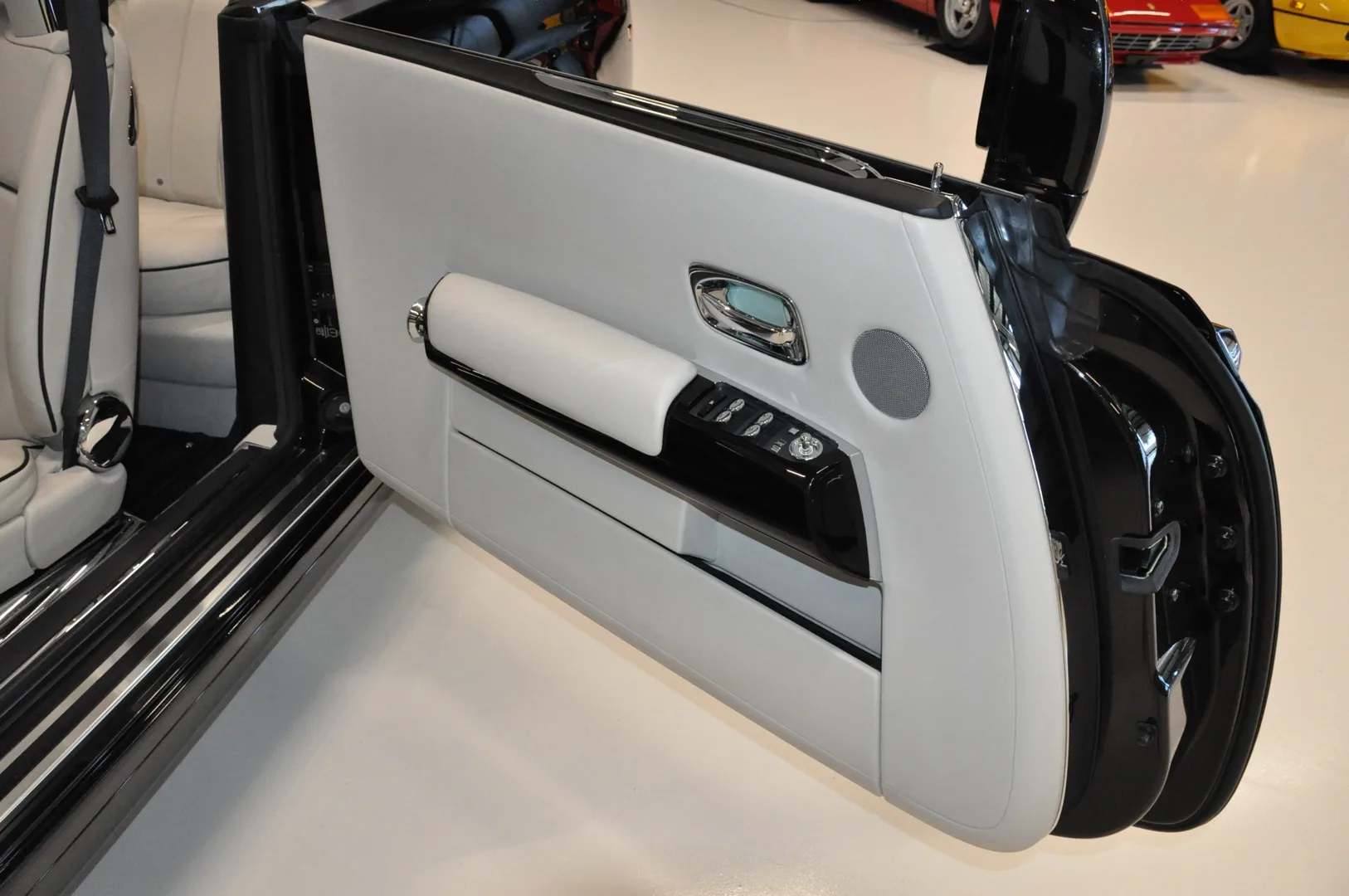 2013 Rolls-Royce Phantom Drophead Coupé Series II, 26/30