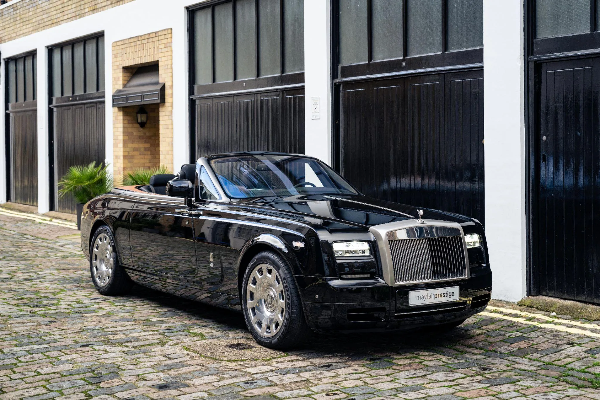 2013 Rolls-Royce Phantom Drophead Coupé Series II angeboten von einem Fachhändler in London, Vereinigtes Königreich, Hauptfoto