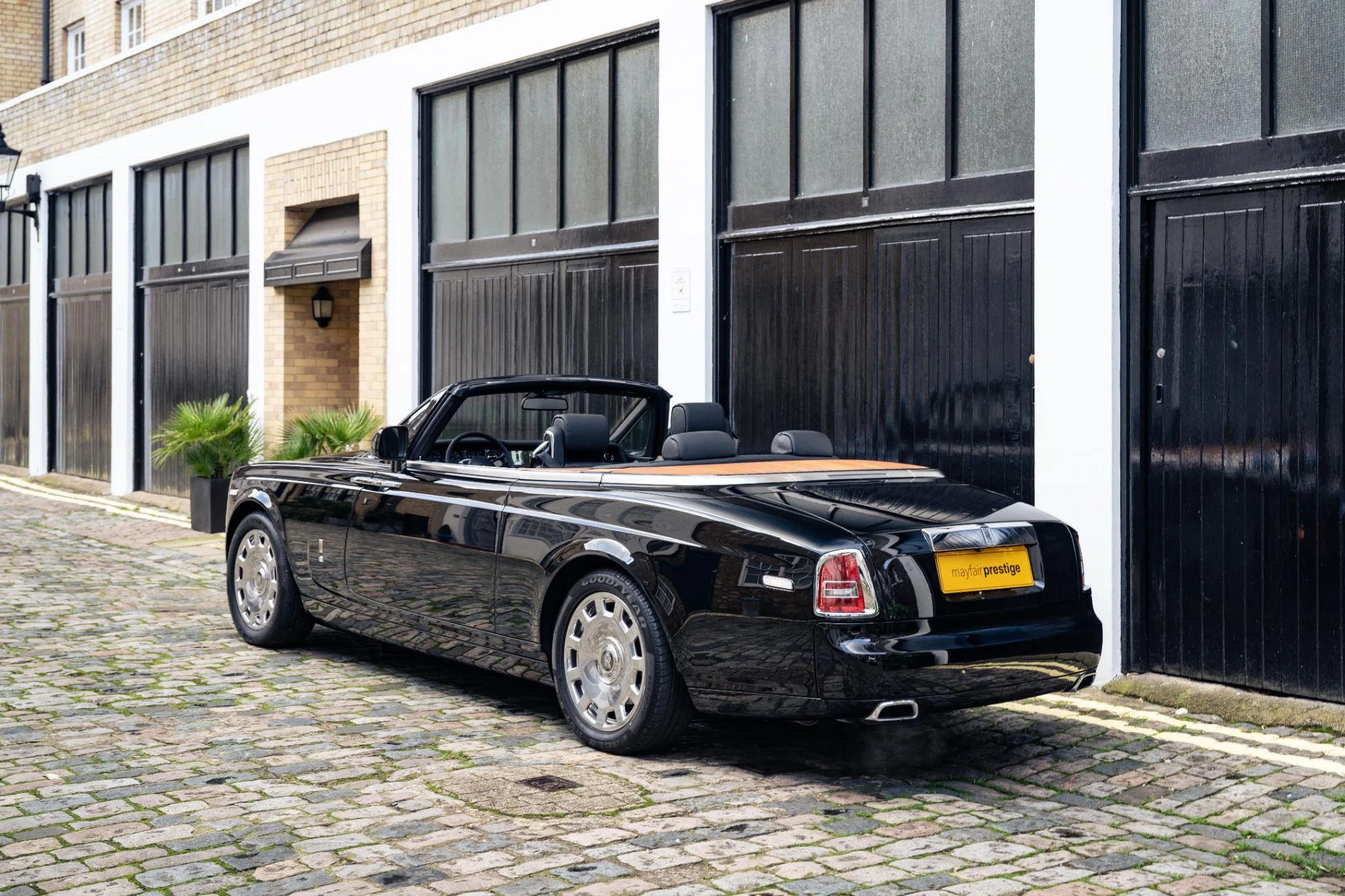 2013 Rolls-Royce Phantom Drophead Coupé Series II, 5/30