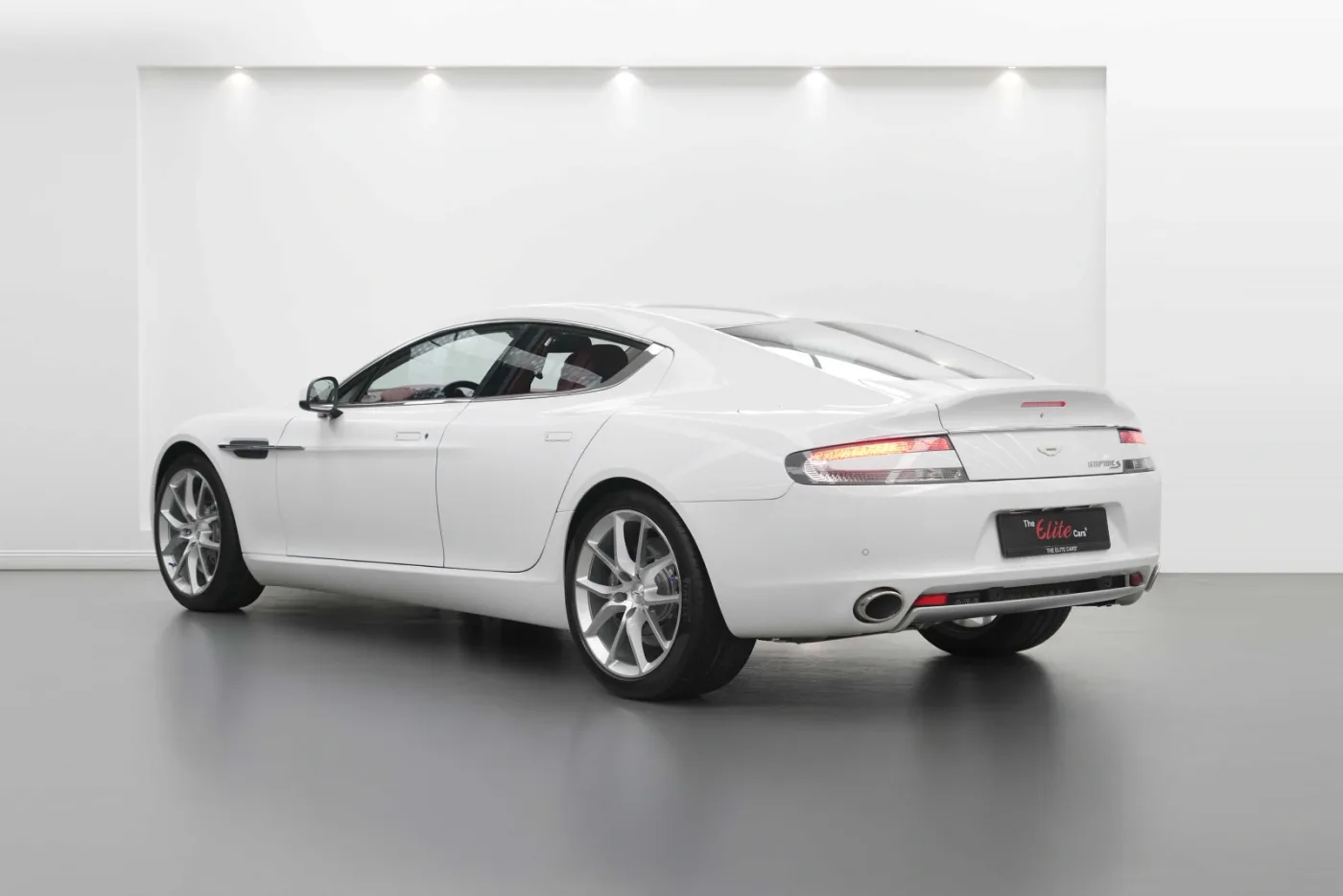 2014 Aston Martin Rapide S offered by a specialist dealer in Dubai, United Arab Emirates, photo 4 of 10