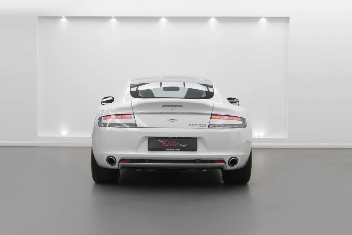 2014 Aston Martin Rapide S offered by a specialist dealer in Dubai, United Arab Emirates, photo 5 of 10