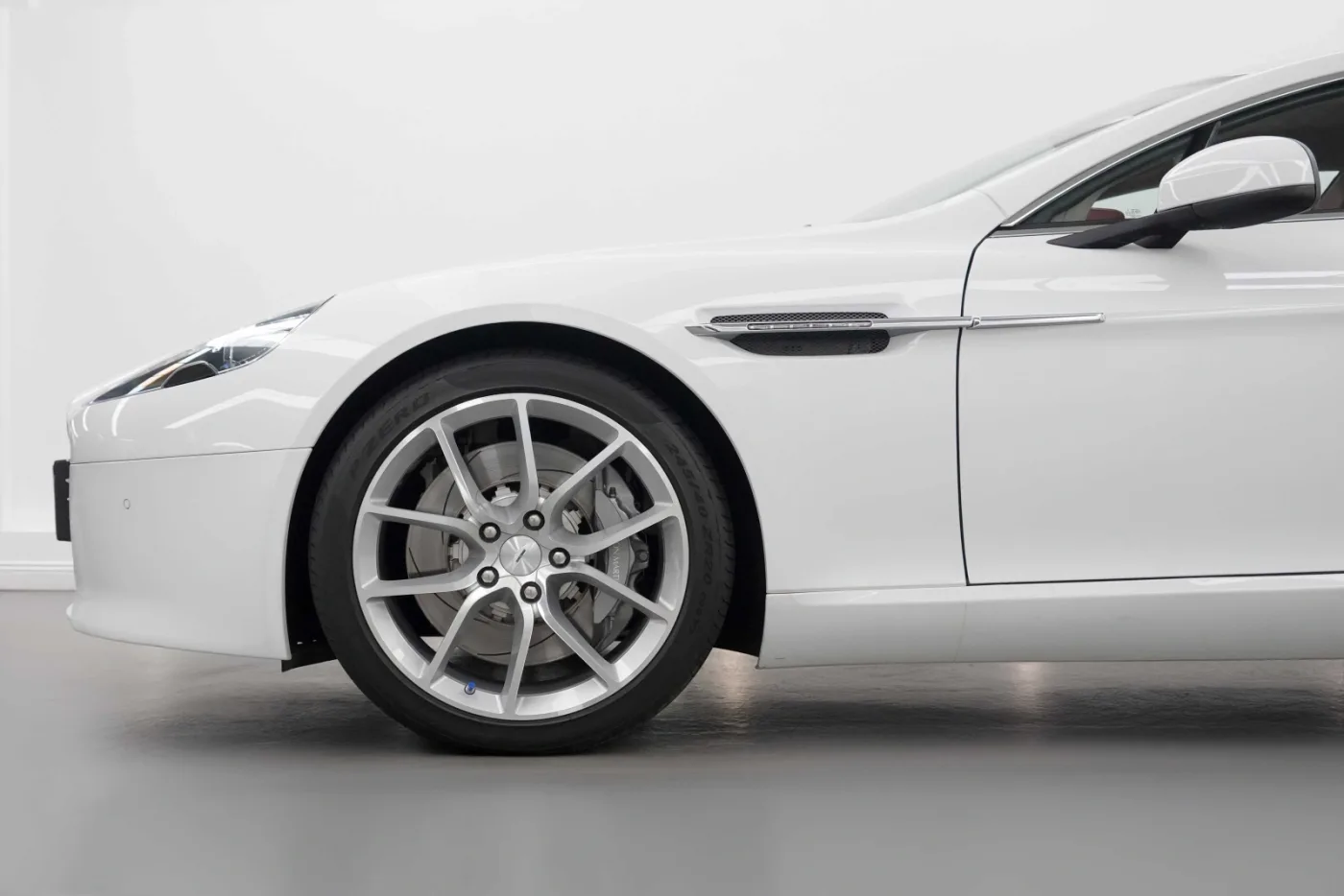 2014 Aston Martin Rapide S offered by a specialist dealer in Dubai, United Arab Emirates, photo 7 of 10