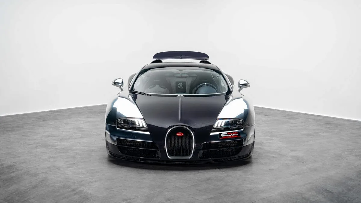 2014 Bugatti Veyron Grand Sport Vitesse offered by a specialist dealer in Dubai, United Arab Emirates, photo 4 of 25