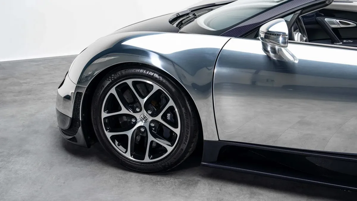 2014 Bugatti Veyron Grand Sport Vitesse offered by a specialist dealer in Dubai, United Arab Emirates, photo 6 of 25