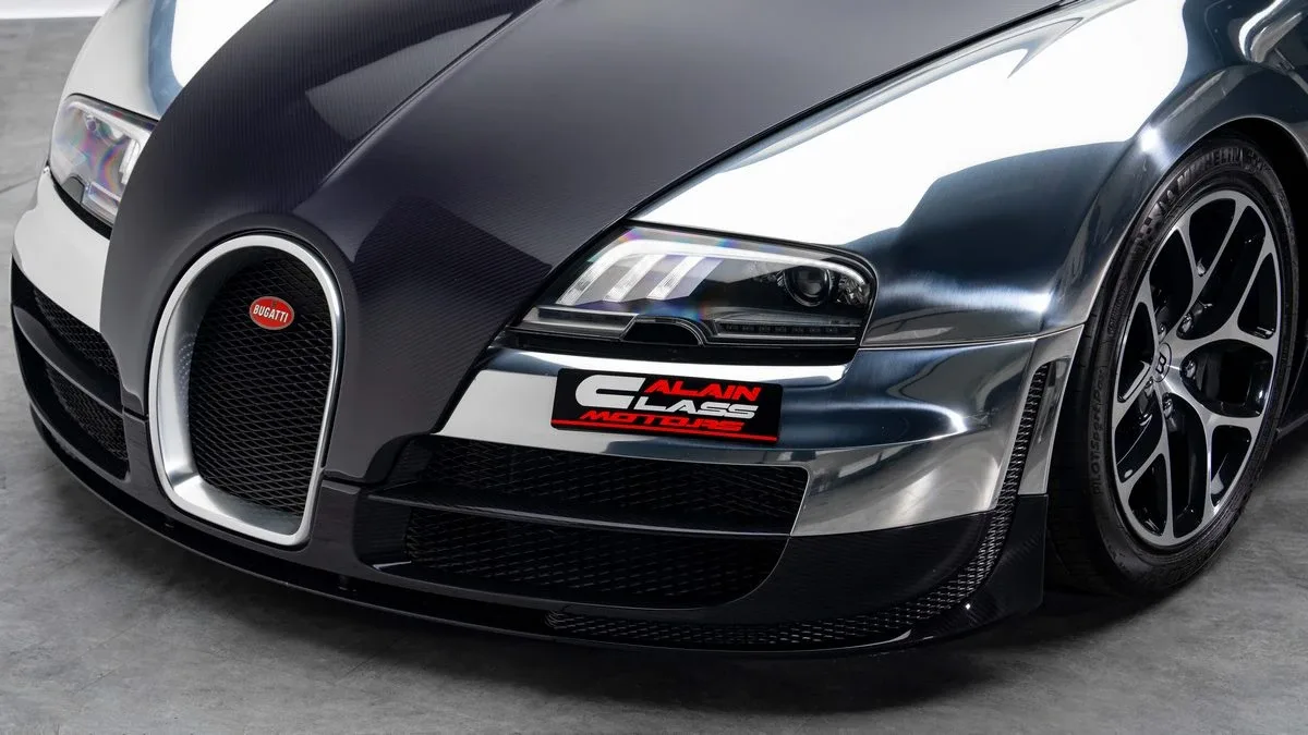 2014 Bugatti Veyron Grand Sport Vitesse offered by a specialist dealer in Dubai, United Arab Emirates, photo 7 of 25