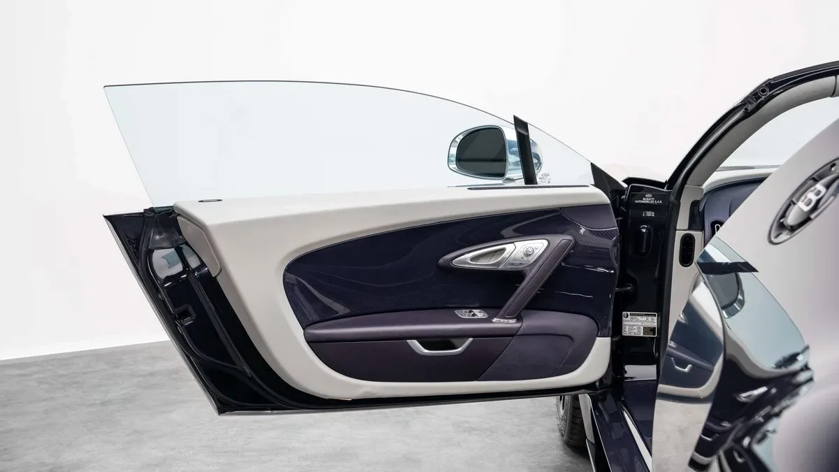 2014 Bugatti Veyron Grand Sport Vitesse offered by a specialist dealer in Dubai, United Arab Emirates, photo 10 of 25