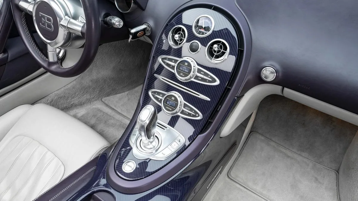 2014 Bugatti Veyron Grand Sport Vitesse offered by a specialist dealer in Dubai, United Arab Emirates, photo 16 of 25