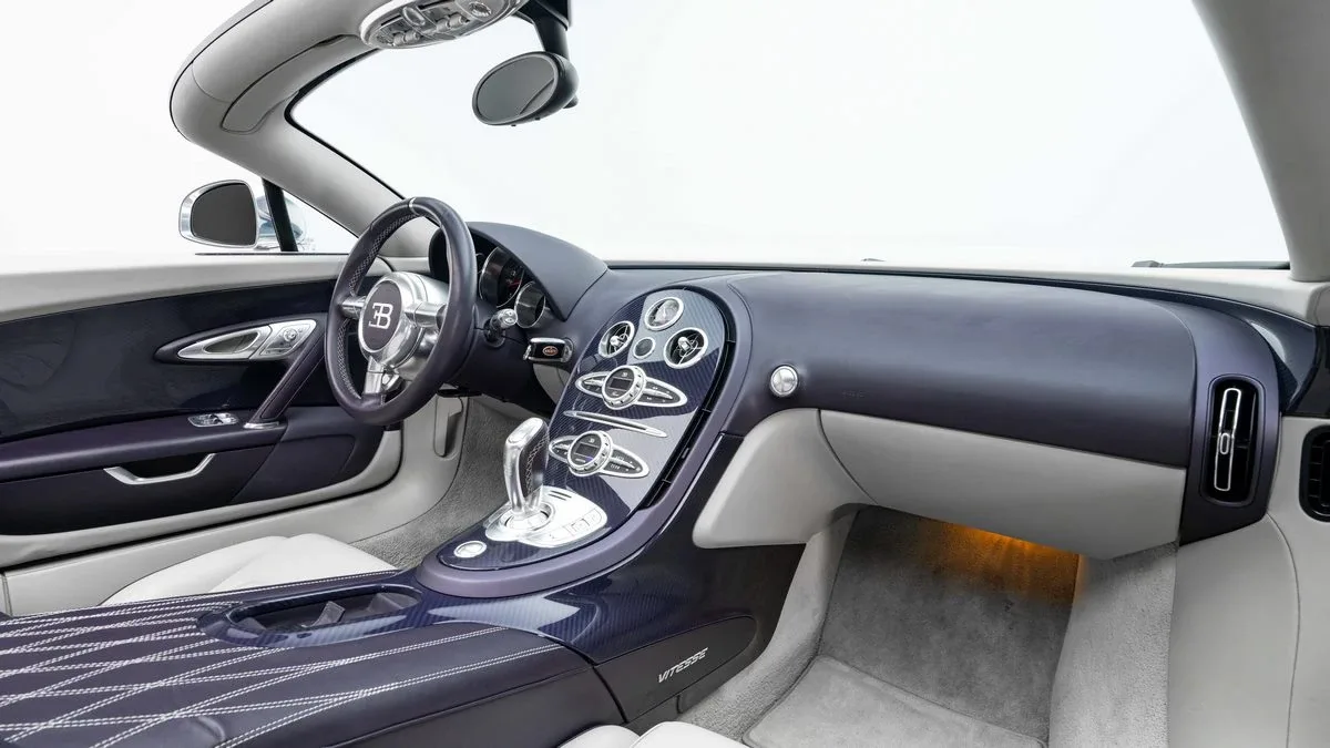 2014 Bugatti Veyron Grand Sport Vitesse offered by a specialist dealer in Dubai, United Arab Emirates, photo 18 of 25