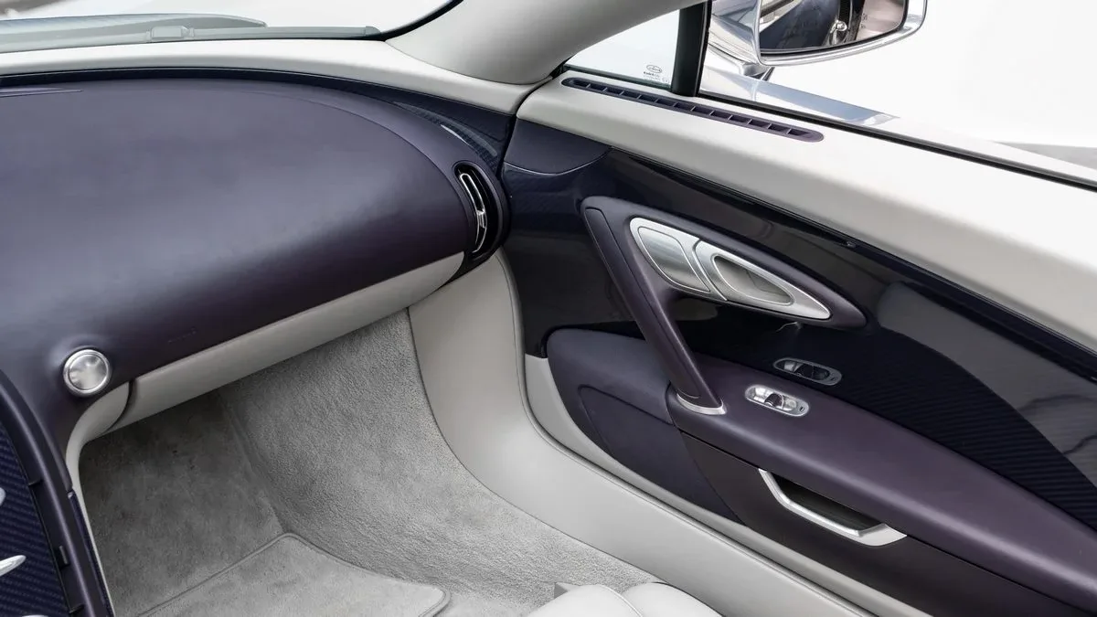 2014 Bugatti Veyron Grand Sport Vitesse offered by a specialist dealer in Dubai, United Arab Emirates, photo 19 of 25