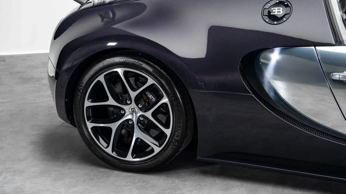 2014 Bugatti Veyron Grand Sport Vitesse offered by a specialist dealer in Dubai, United Arab Emirates, photo 24 of 25