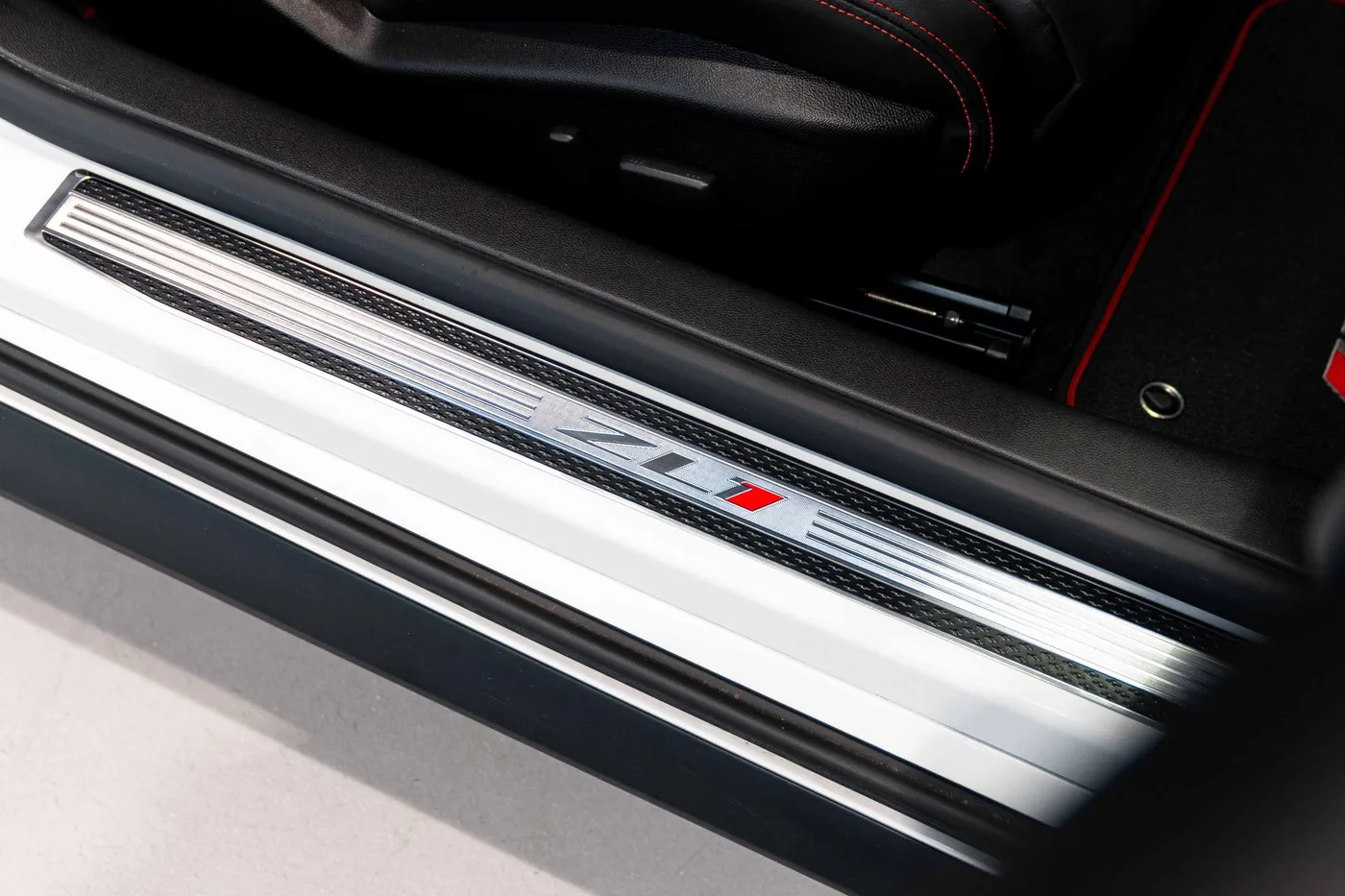 2014 Chevrolet Camaro ZL1 offered by a collector car specialist in London, United Kingdom, photo 15 of 22