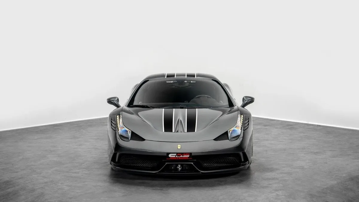 2014 Ferrari 458 Speciale angeboten von einem Fachhändler in Dubai, Vereinigte Arabische Emirate, Hauptfoto