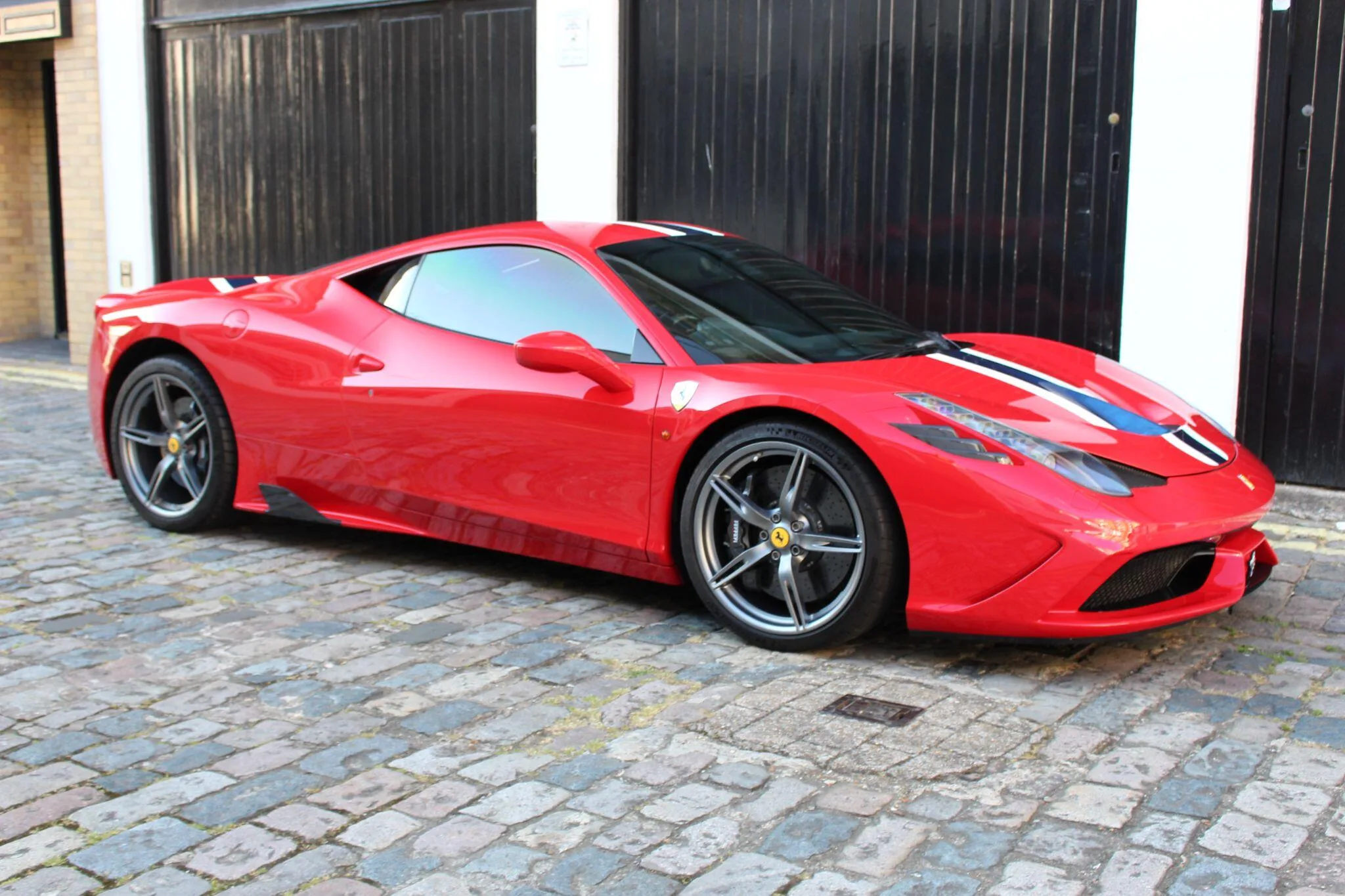 2014 Ferrari 458 Speciale angeboten von einem Fachhändler in London, Vereinigtes Königreich, Hauptfoto