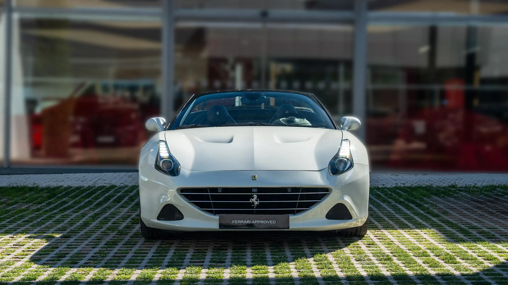 2014 Ferrari California T proposée par un concessionnaire spécialisé à San Pedro Alcántara, Espagne, photo principale