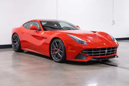 2014 Ferrari F12berlinetta vendue par un concessionnaire spécialisé à Costa Mesa, États-Unis, photo principale