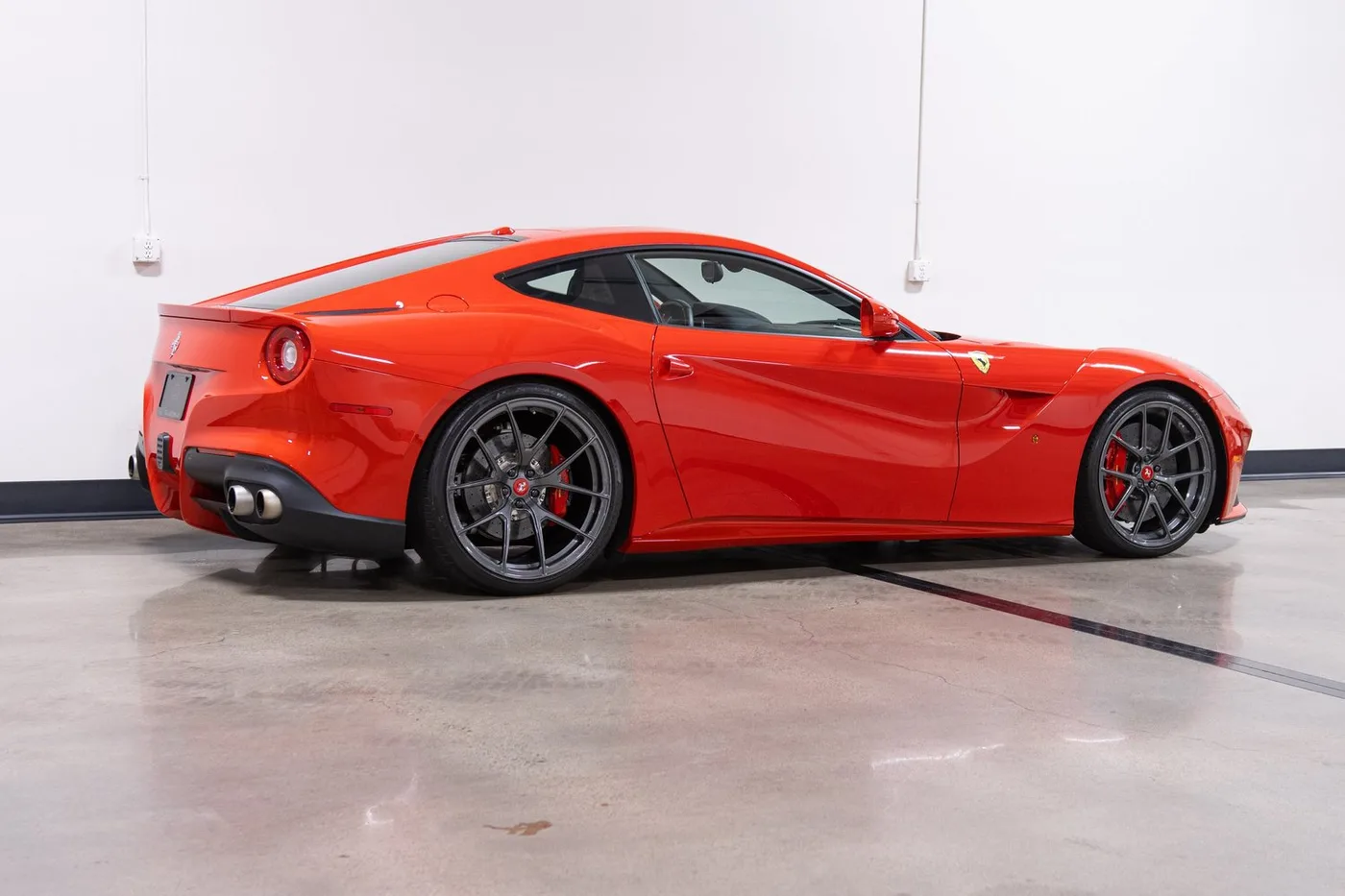 2014 Ferrari F12berlinetta vendue par un concessionnaire spécialisé à Costa Mesa, États-Unis, photo 8 sur 15