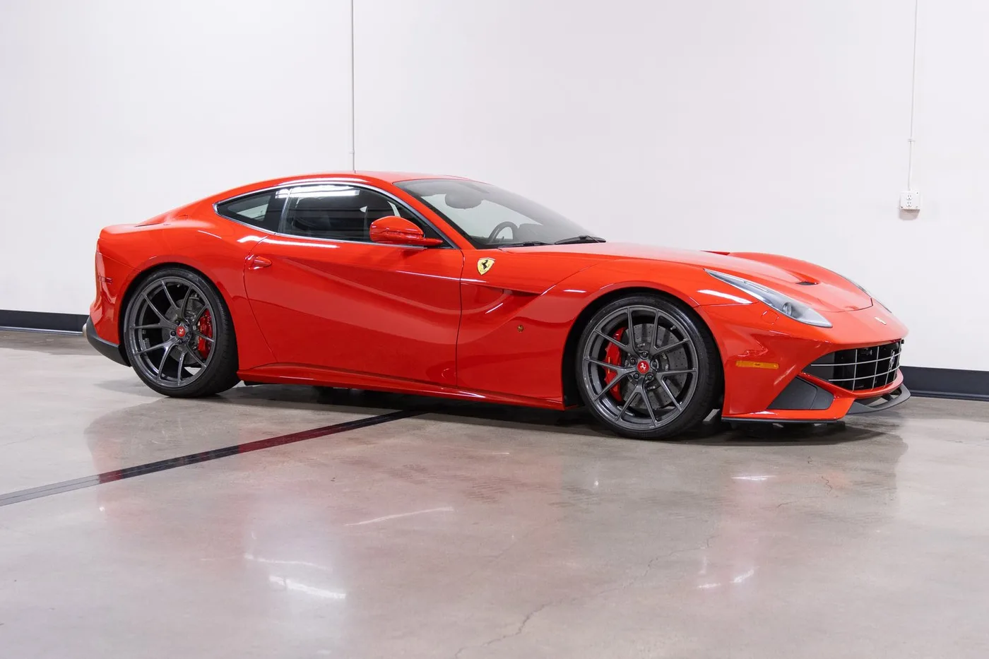 2014 Ferrari F12berlinetta vendue par un concessionnaire spécialisé à Costa Mesa, États-Unis, photo 10 sur 15