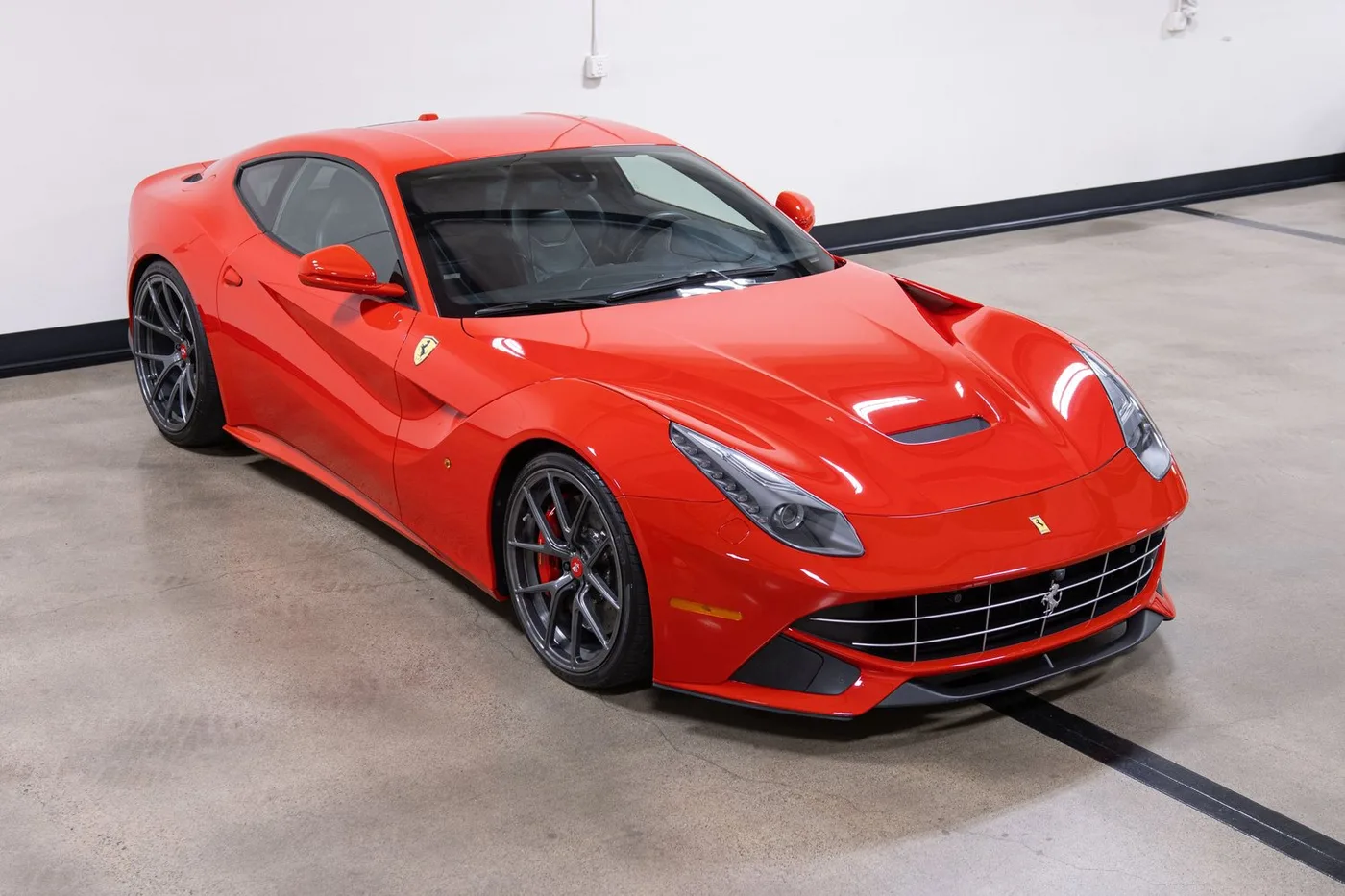 2014 Ferrari F12berlinetta vendue par un concessionnaire spécialisé à Costa Mesa, États-Unis, photo 13 sur 15