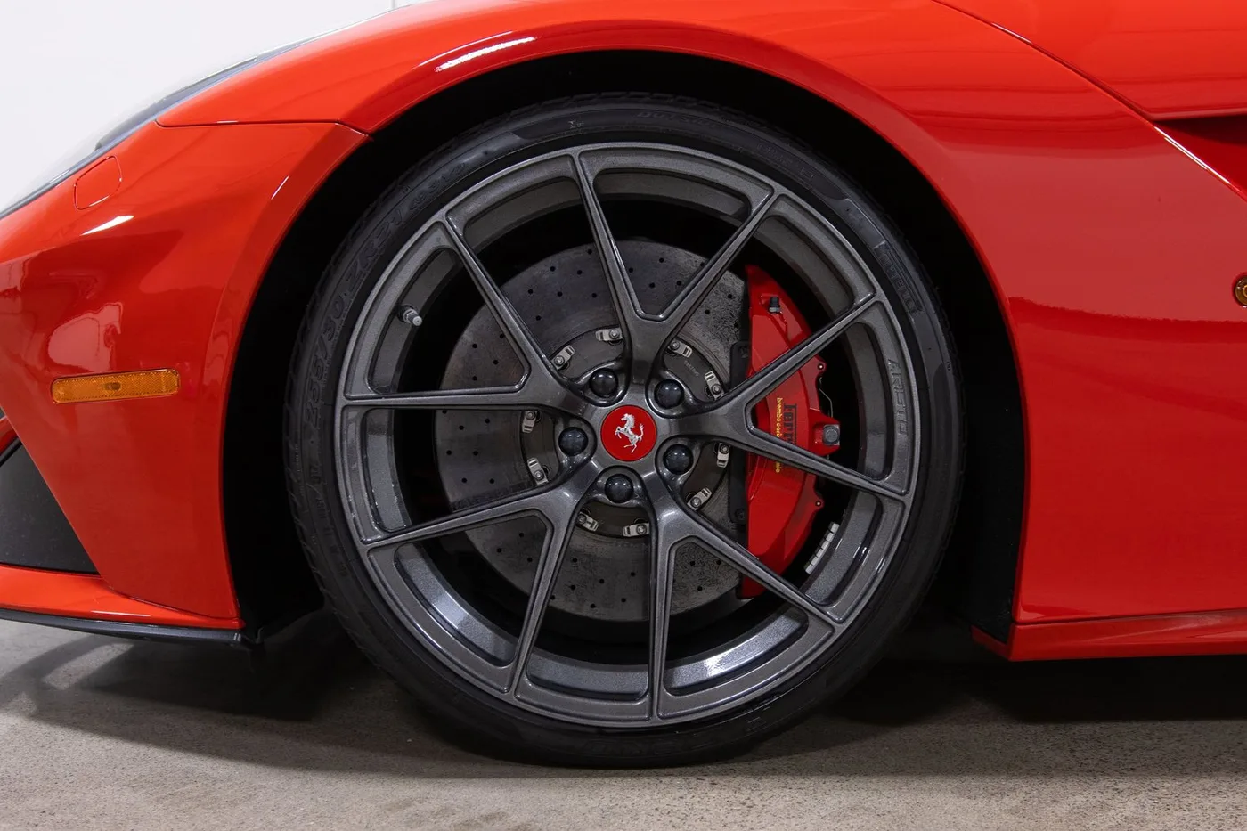 2014 Ferrari F12berlinetta vendue par un concessionnaire spécialisé à Costa Mesa, États-Unis, photo 15 sur 15