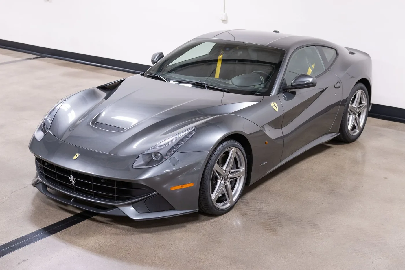 2014 Ferrari F12berlinetta vendue par un concessionnaire spécialisé à Costa Mesa, États-Unis, photo 11 sur 15