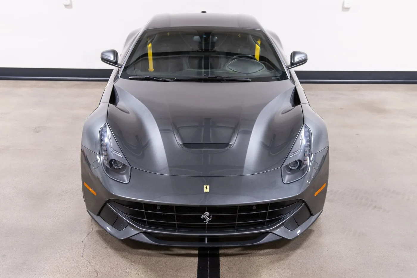 2014 Ferrari F12berlinetta vendue par un concessionnaire spécialisé à Costa Mesa, États-Unis, photo 12 sur 15