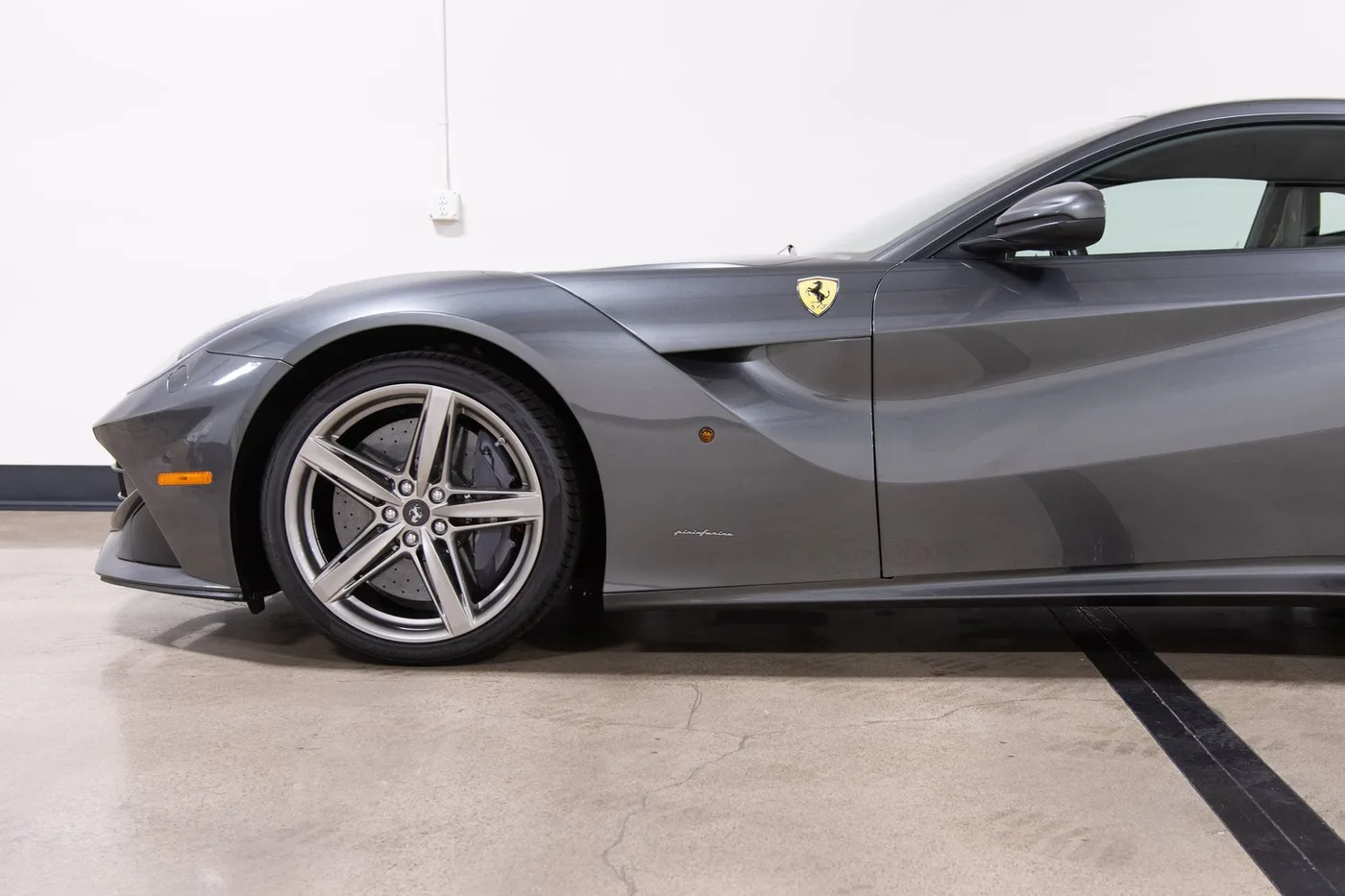 2014 Ferrari F12berlinetta vendue par un concessionnaire spécialisé à Costa Mesa, États-Unis, photo 15 sur 15