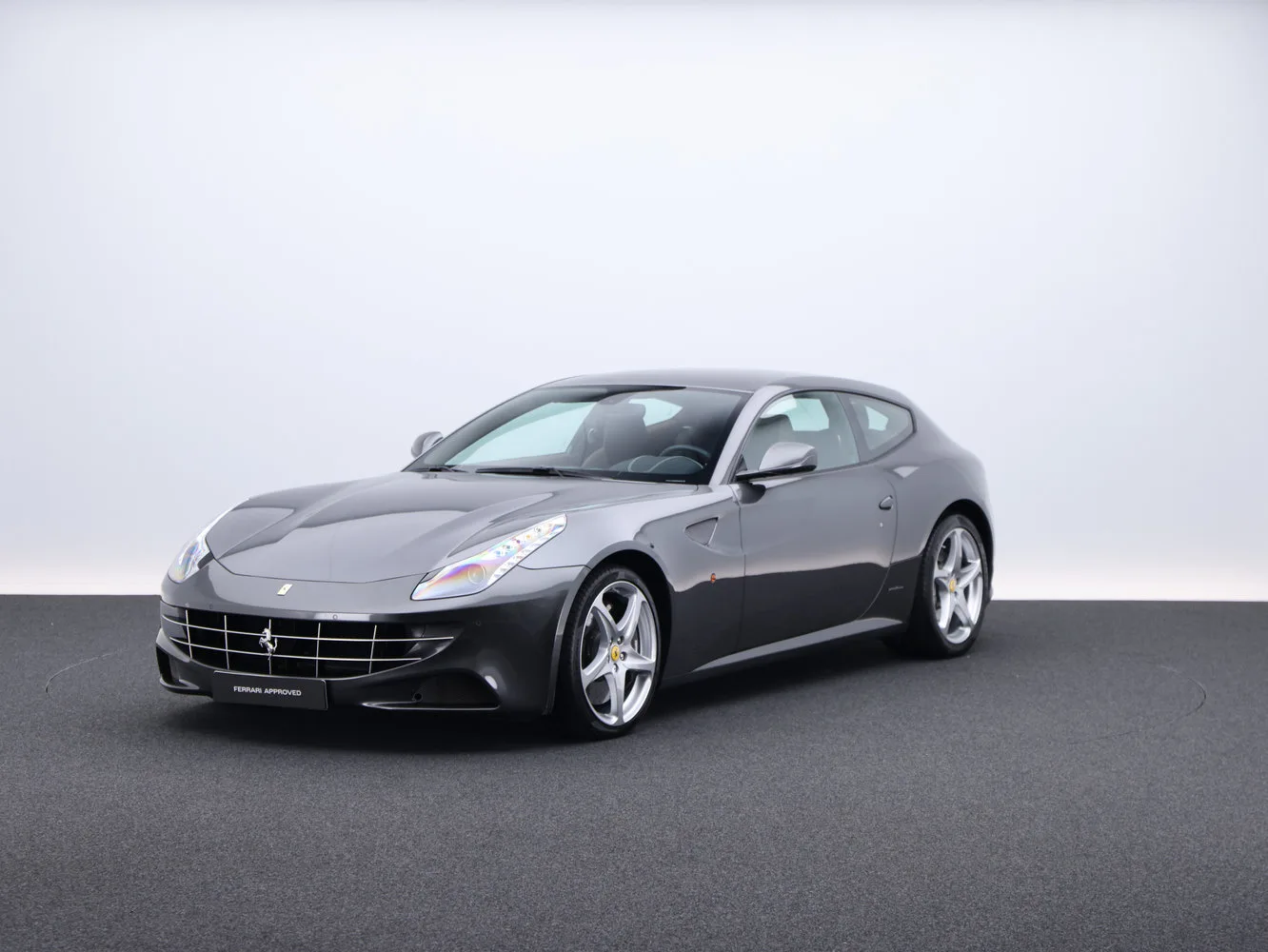2014 Ferrari FF angeboten von einem Fachhändler in Frankfurt am Main, Deutschland, Hauptfoto