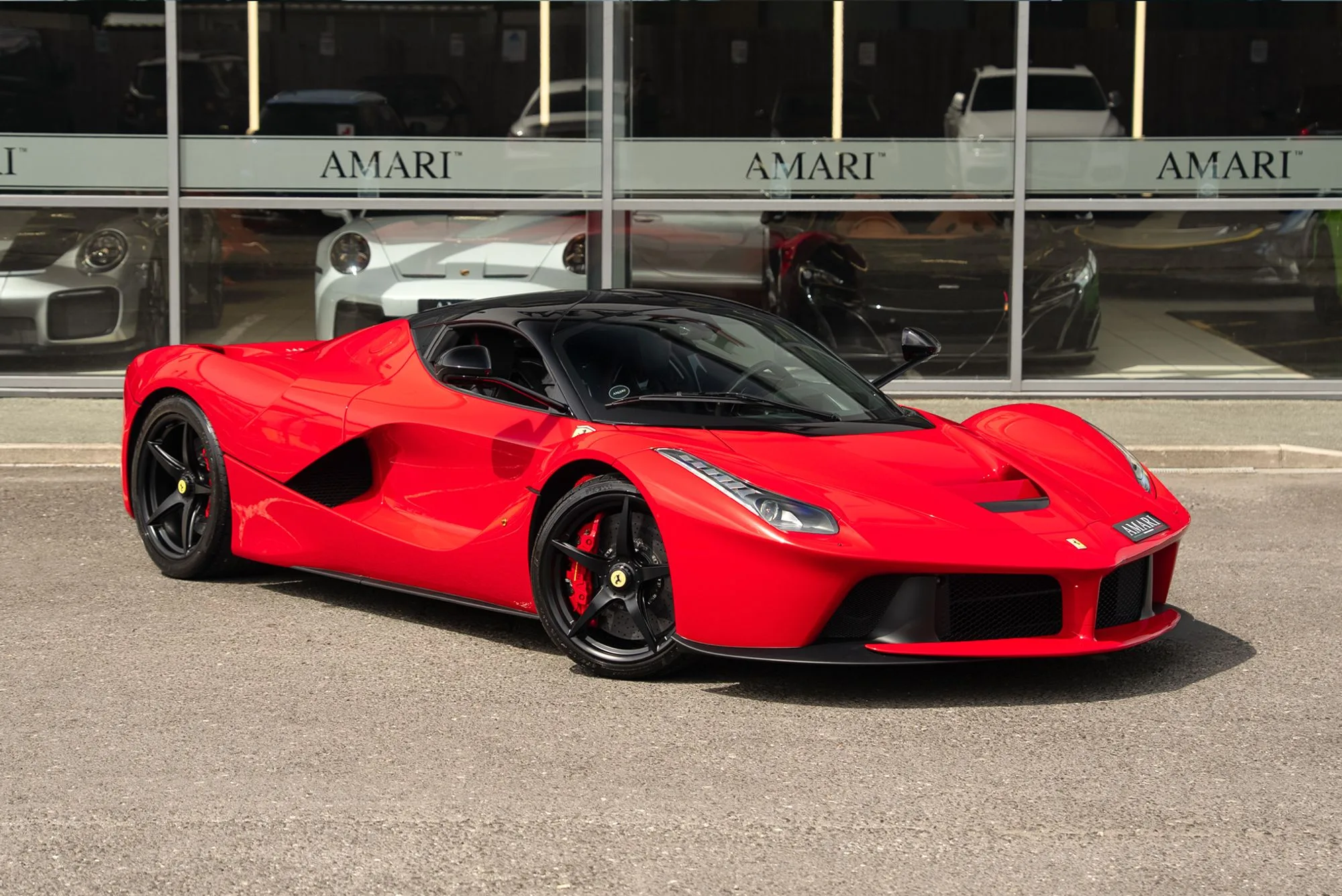 2014 Ferrari LaFerrari angeboten von einem Supersportwagenhändler in Preston, Vereinigtes Königreich, Hauptfoto