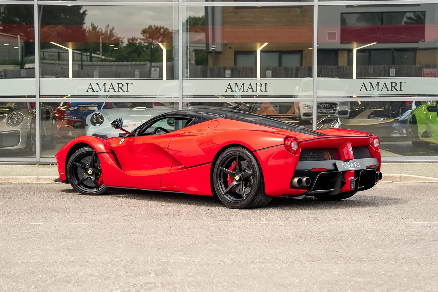 2014 Ferrari LaFerrari offered by a supercar dealer in Preston, United Kingdom, photo 5 of 25
