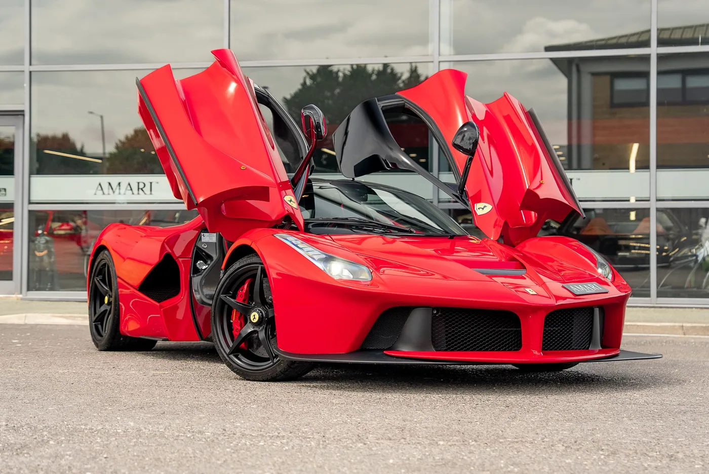 2014 Ferrari LaFerrari offered by a supercar dealer in Preston, United Kingdom, photo 12 of 25