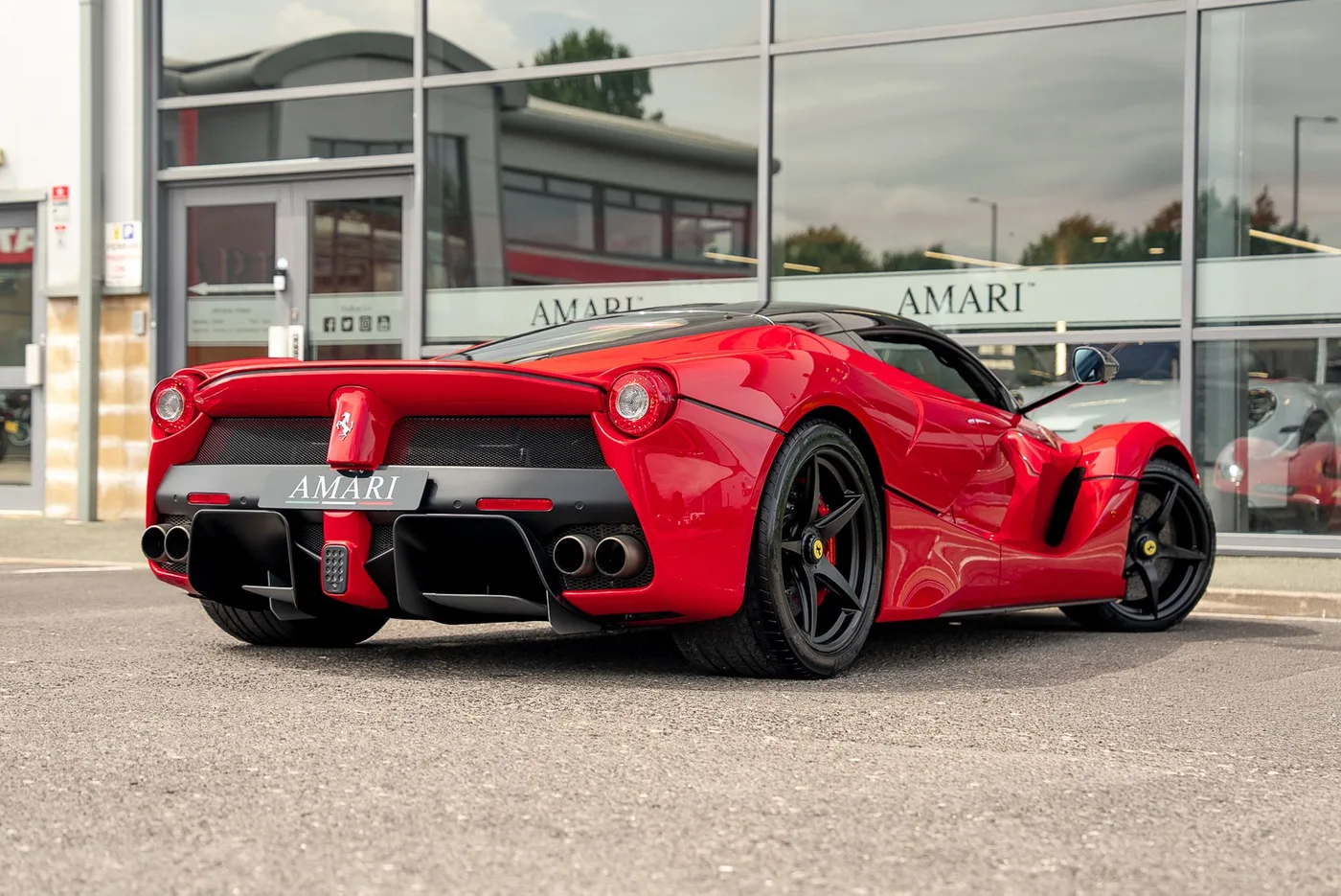 2014 Ferrari LaFerrari offered by a supercar dealer in Preston, United Kingdom, photo 20 of 25