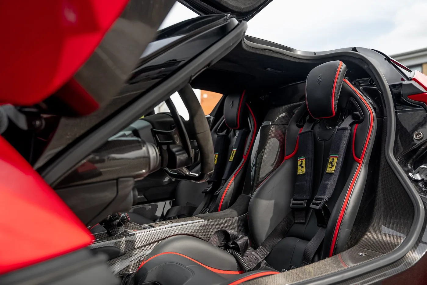 2014 Ferrari LaFerrari offered by a supercar dealer in Preston, United Kingdom, photo 25 of 25